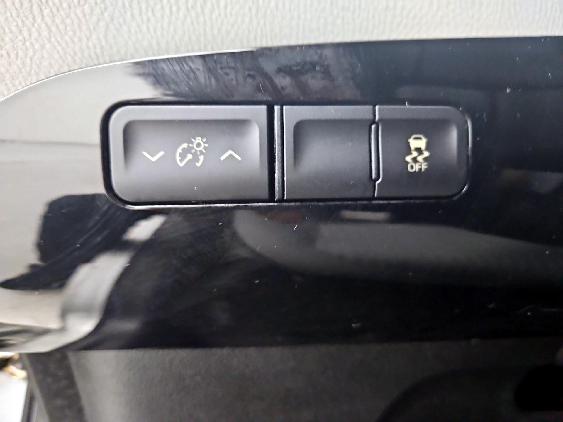 Thumbnail: 2016 Toyota Prius - 13
