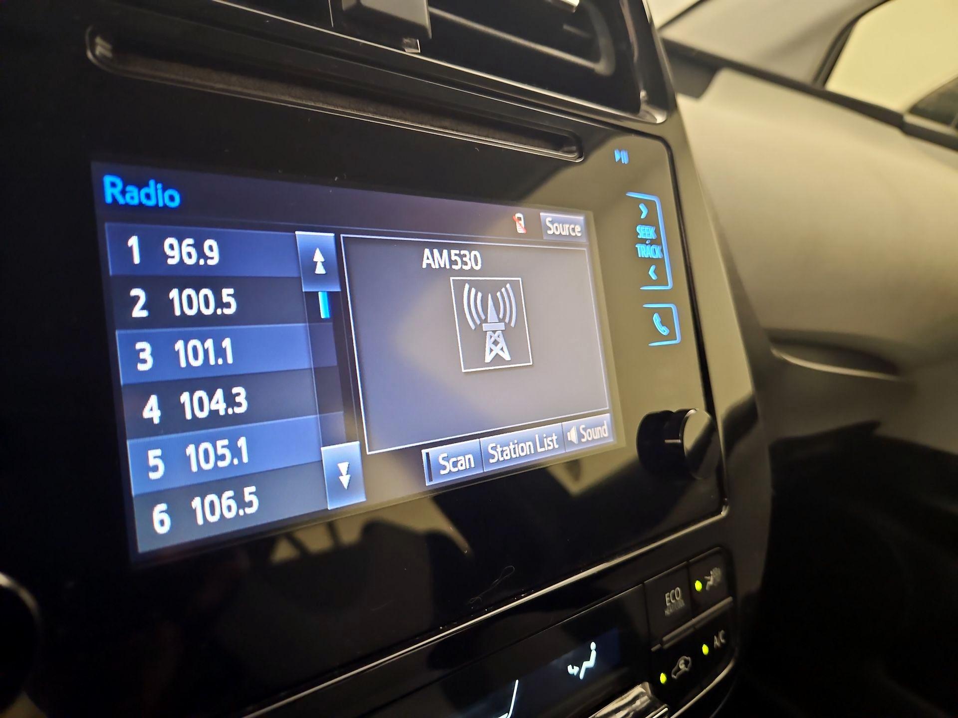 Thumbnail: 2016 Toyota Prius - 15