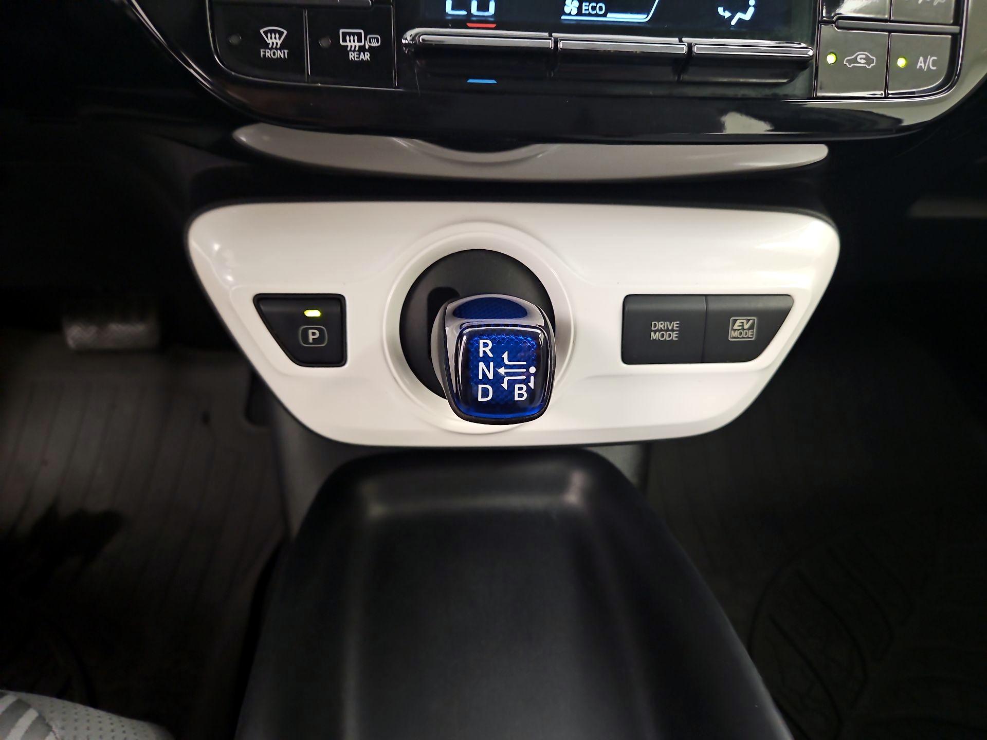 Thumbnail: 2016 Toyota Prius - 17