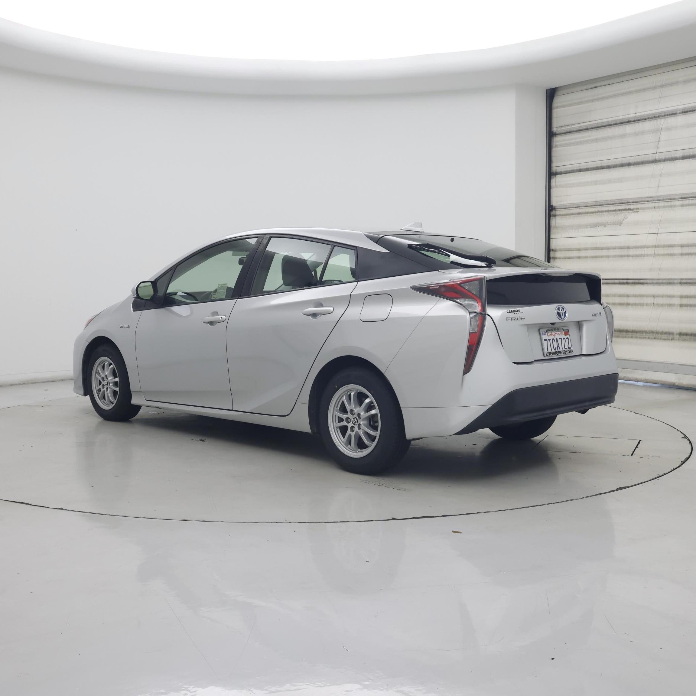 Thumbnail: 2016 Toyota Prius - 2