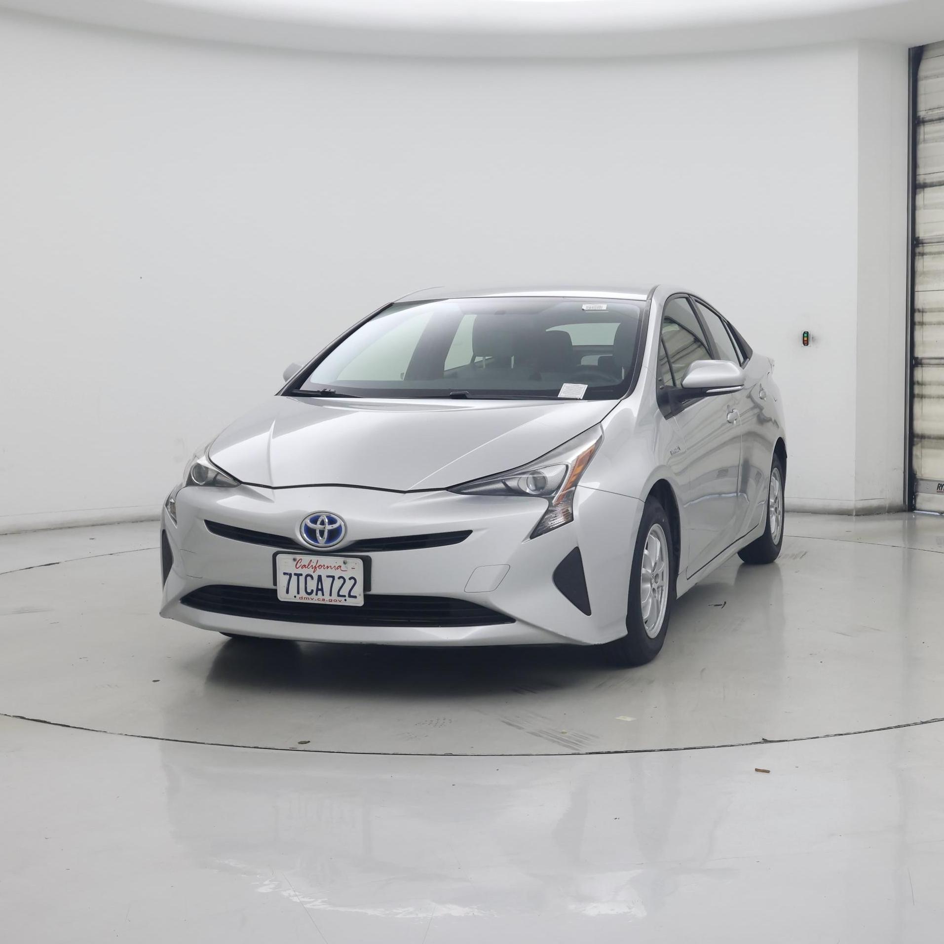 Thumbnail: 2016 Toyota Prius - 4
