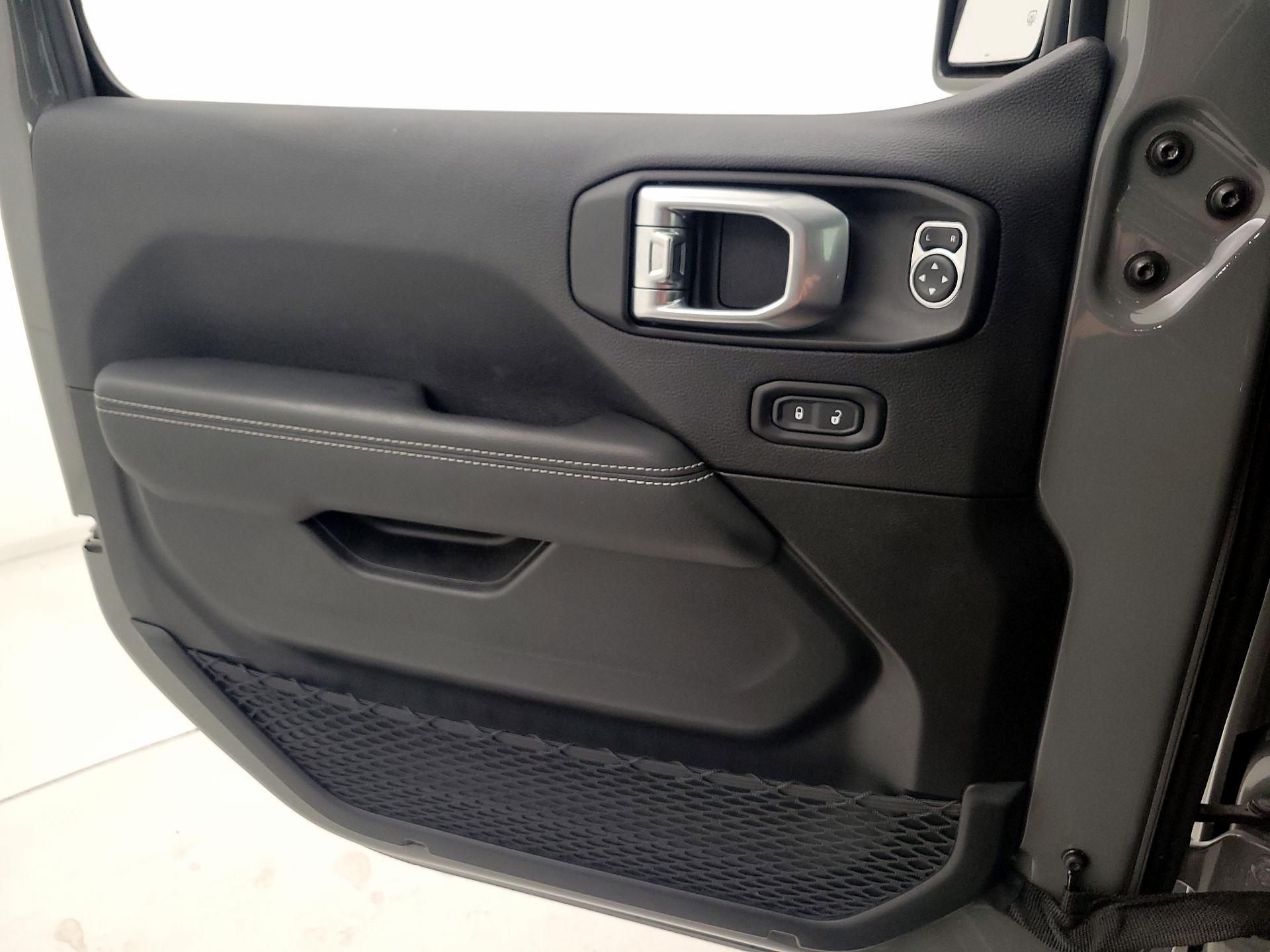 Thumbnail: 2021 Jeep Gladiator - 12