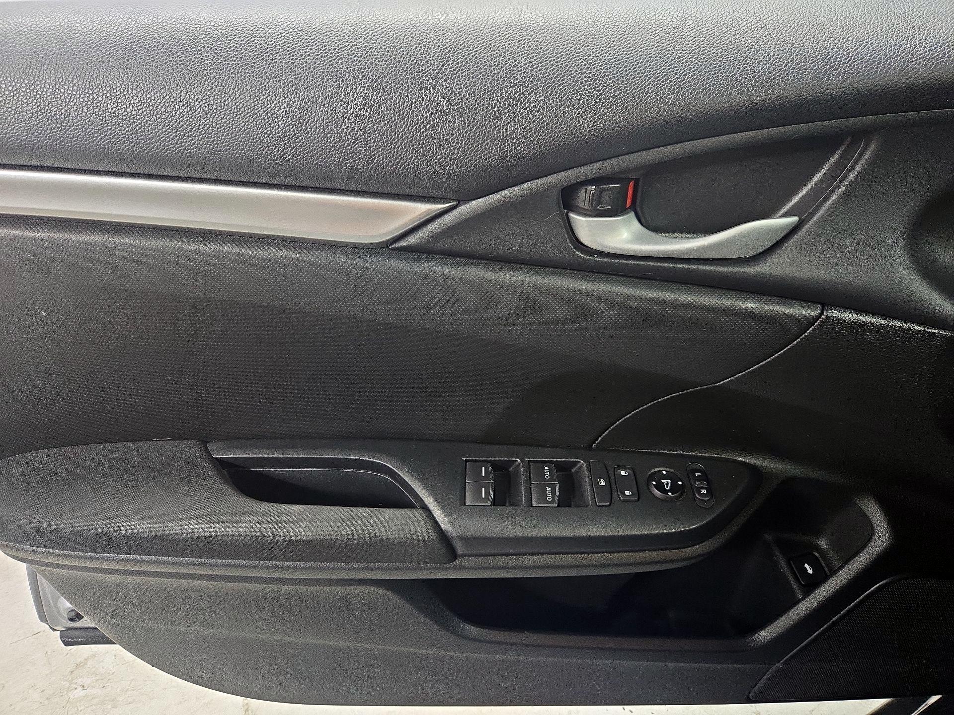Thumbnail: 2016 Honda Civic - 12