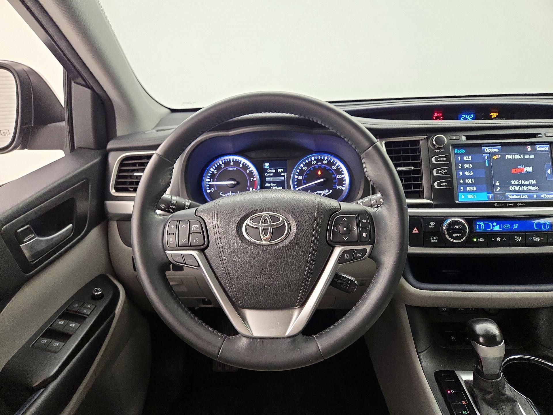 Thumbnail: 2017 Toyota Highlander - 10
