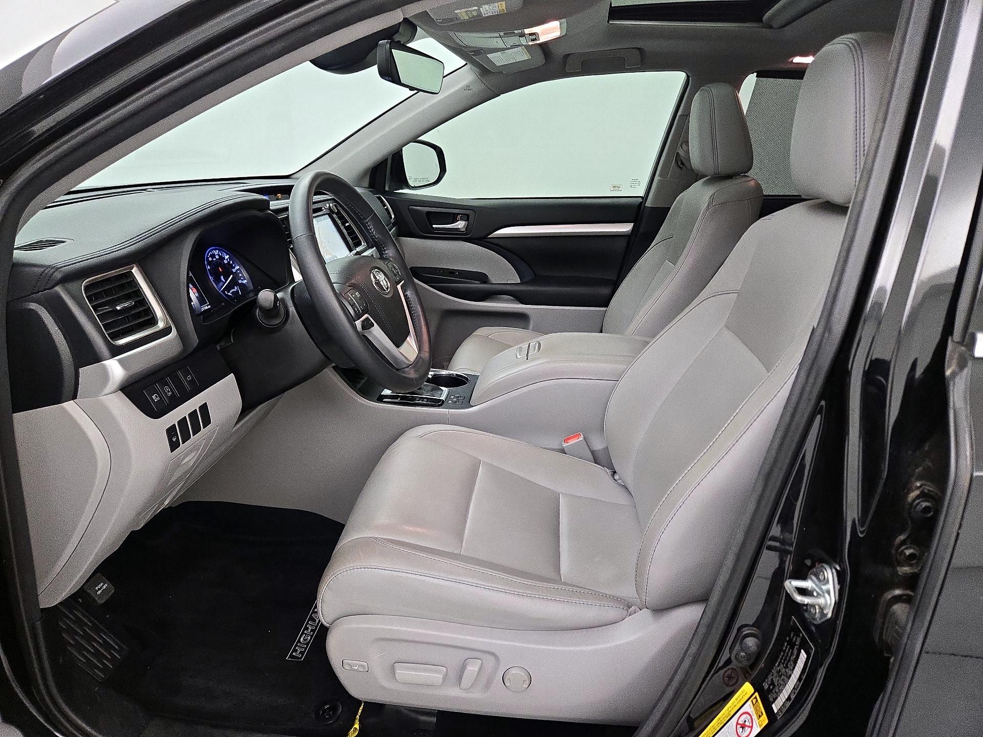 Thumbnail: 2017 Toyota Highlander - 11