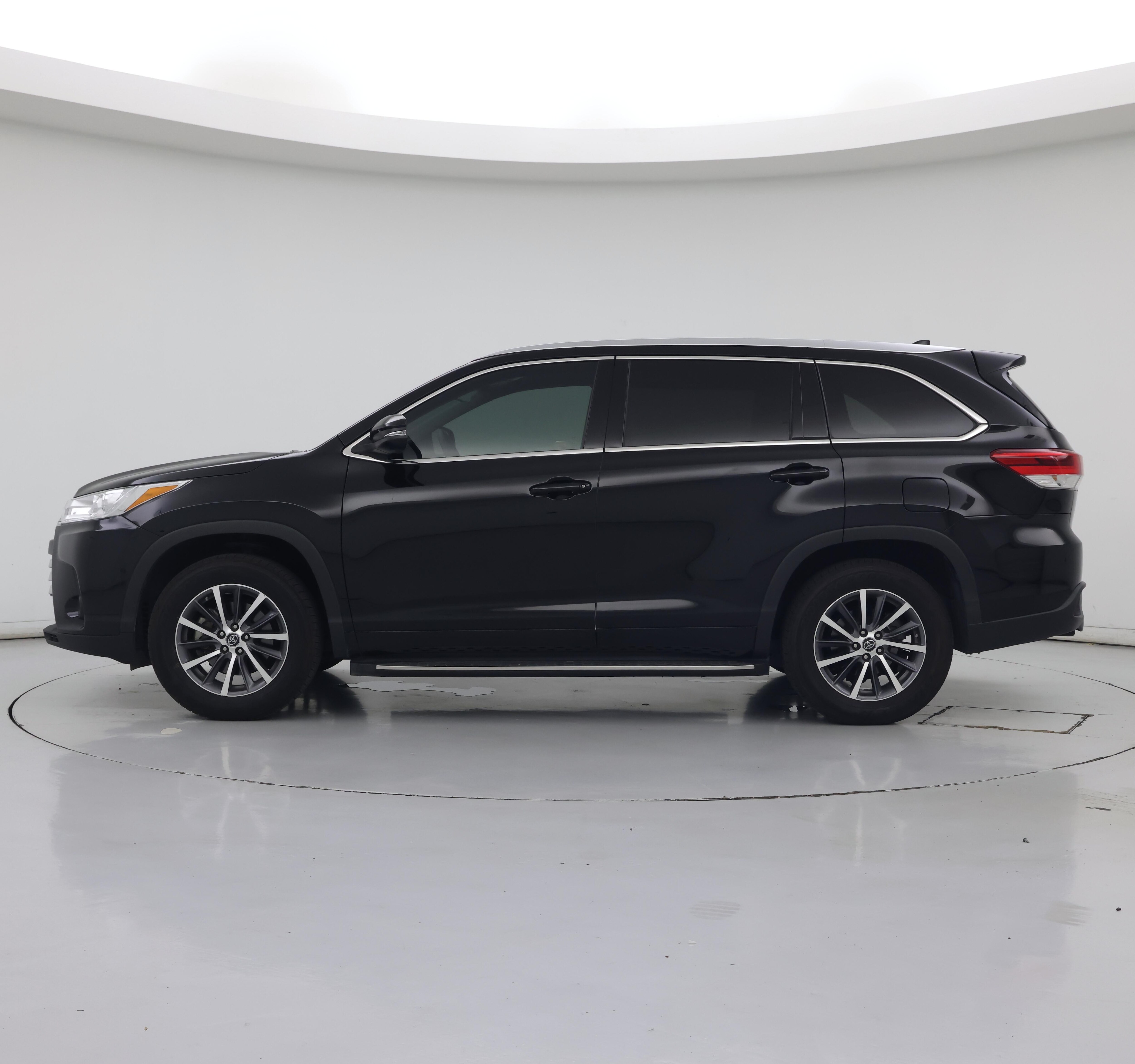 Thumbnail: 2017 Toyota Highlander - 3