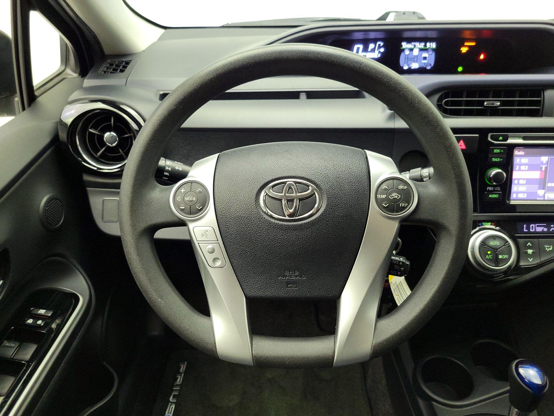 Thumbnail: 2016 Toyota Prius c - 10