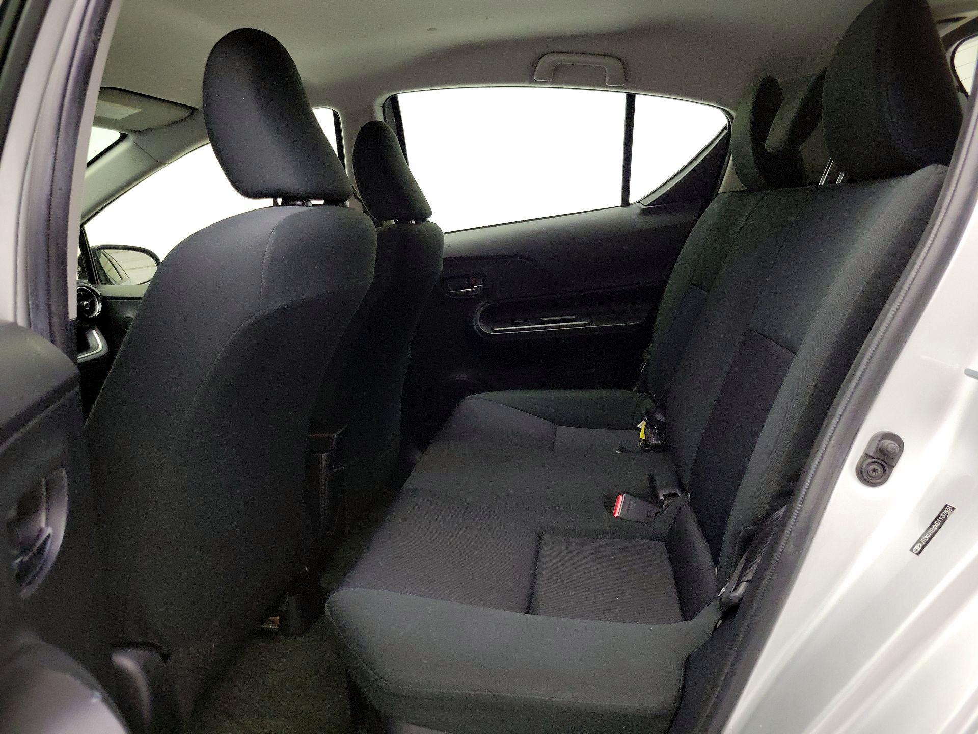 Thumbnail: 2016 Toyota Prius c - 18