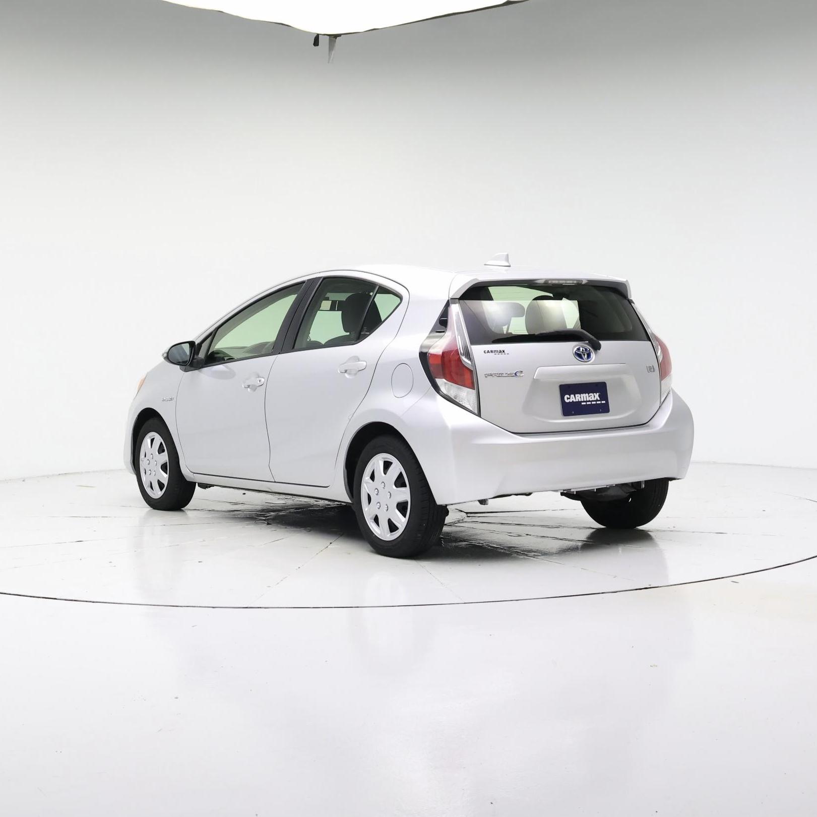 Thumbnail: 2016 Toyota Prius c - 2