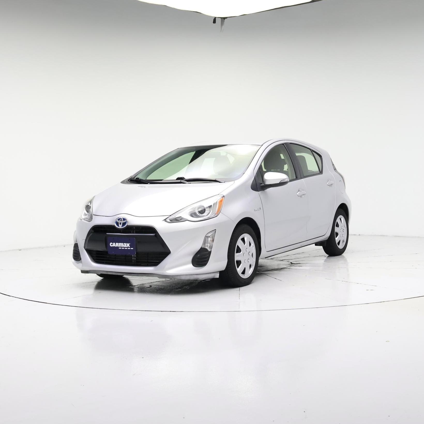 Thumbnail: 2016 Toyota Prius c - 4