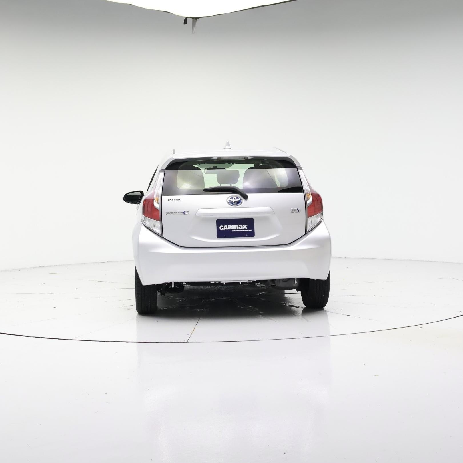 Thumbnail: 2016 Toyota Prius c - 6