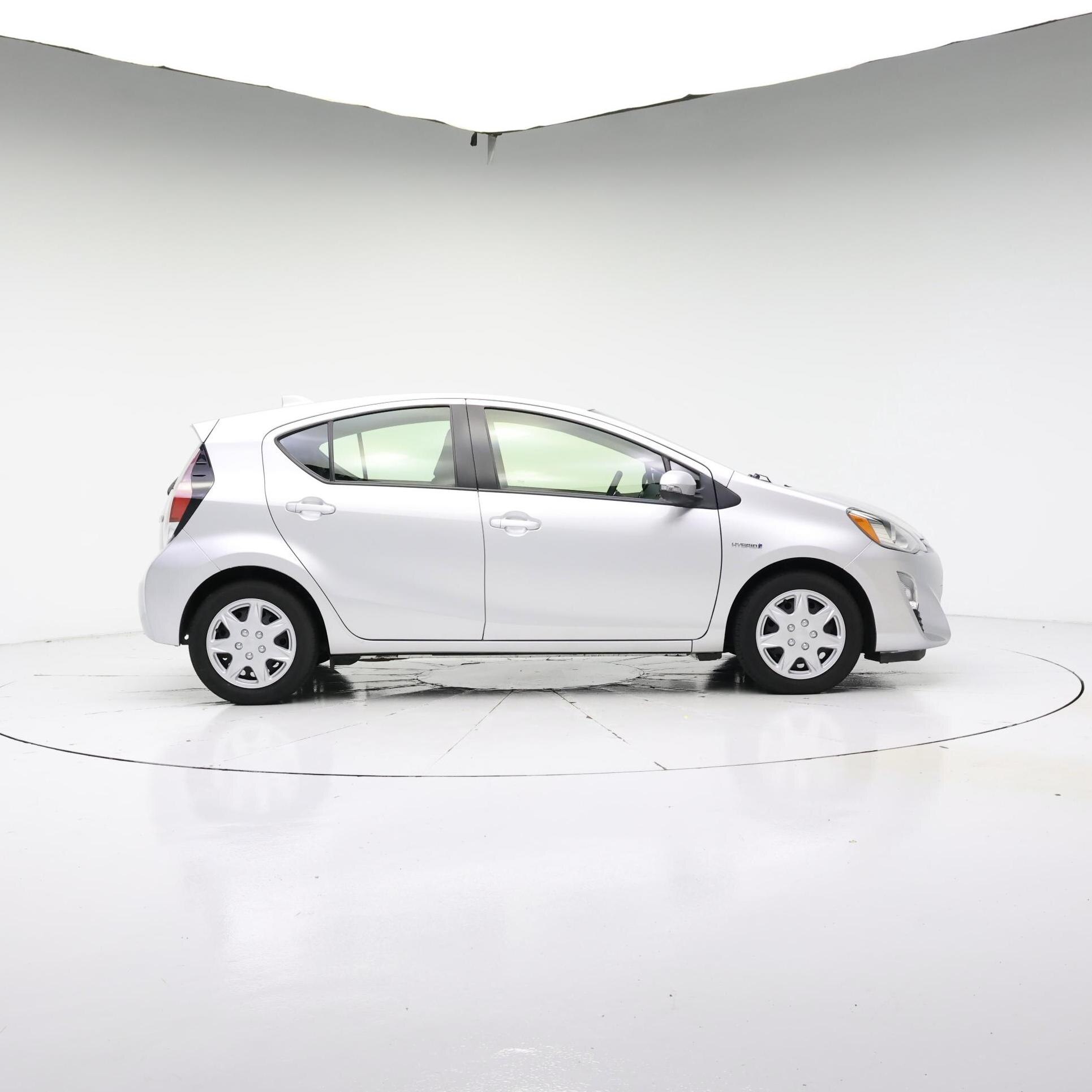 Thumbnail: 2016 Toyota Prius c - 7