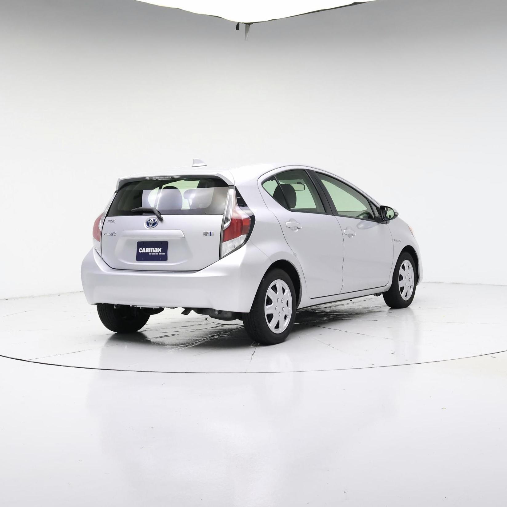 Thumbnail: 2016 Toyota Prius c - 8