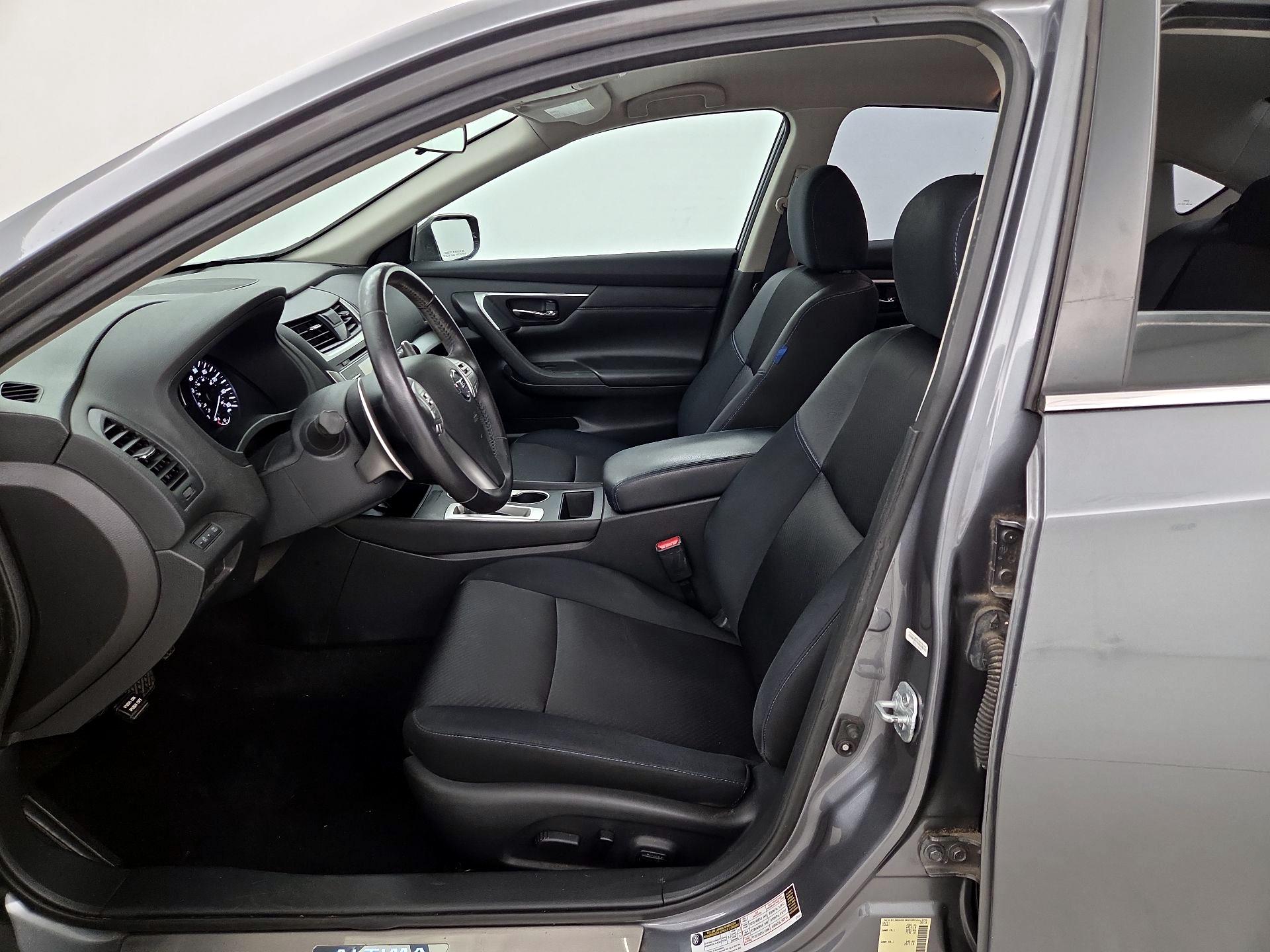 Thumbnail: 2016 Nissan Altima - 11