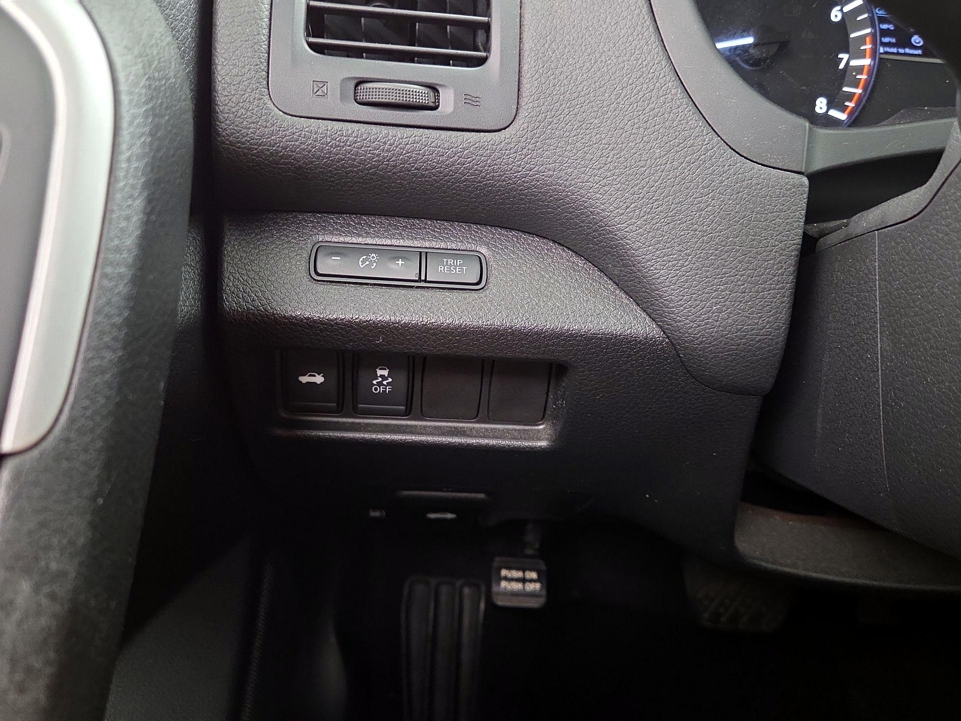 Thumbnail: 2016 Nissan Altima - 13
