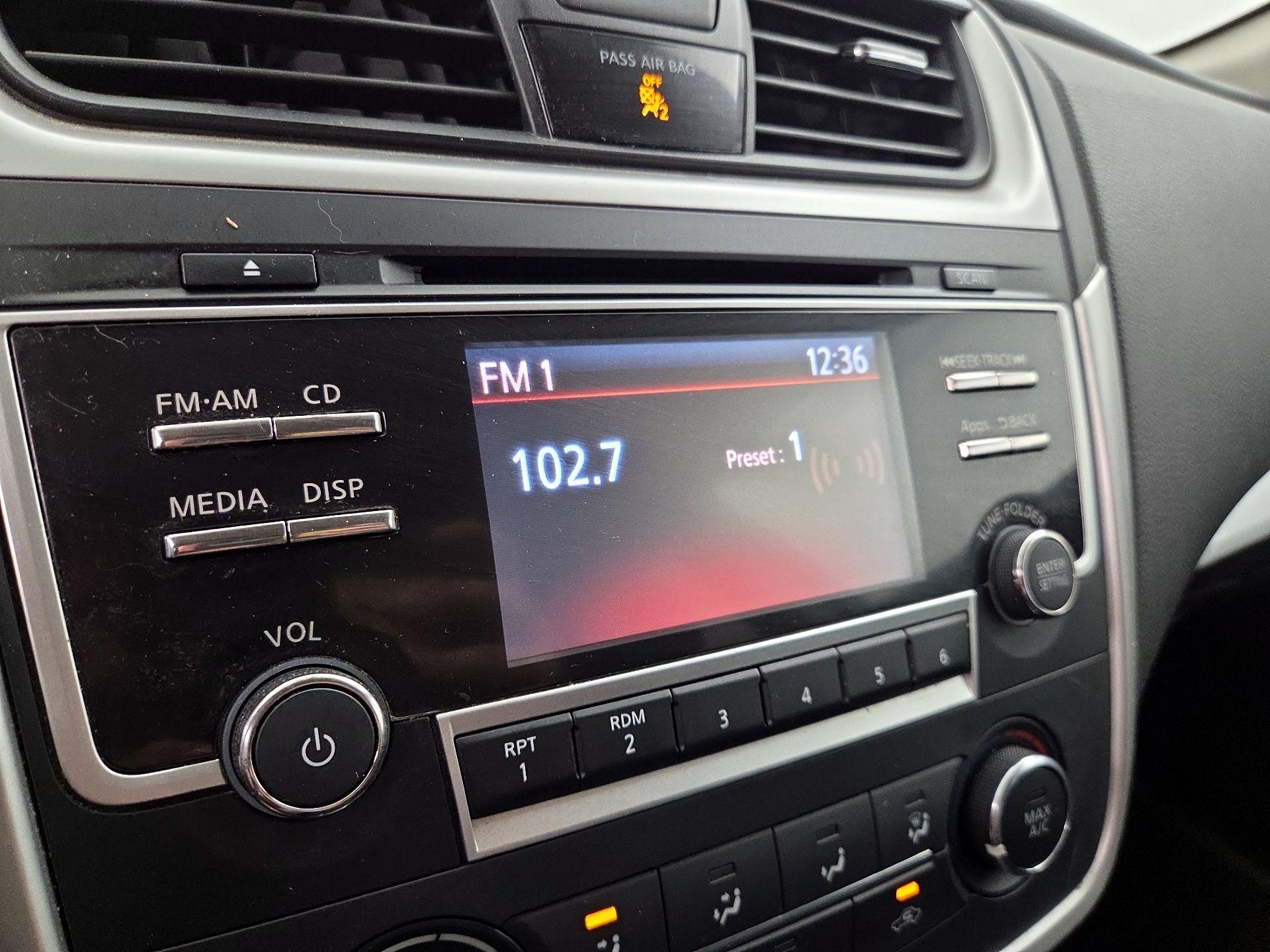 Thumbnail: 2016 Nissan Altima - 15
