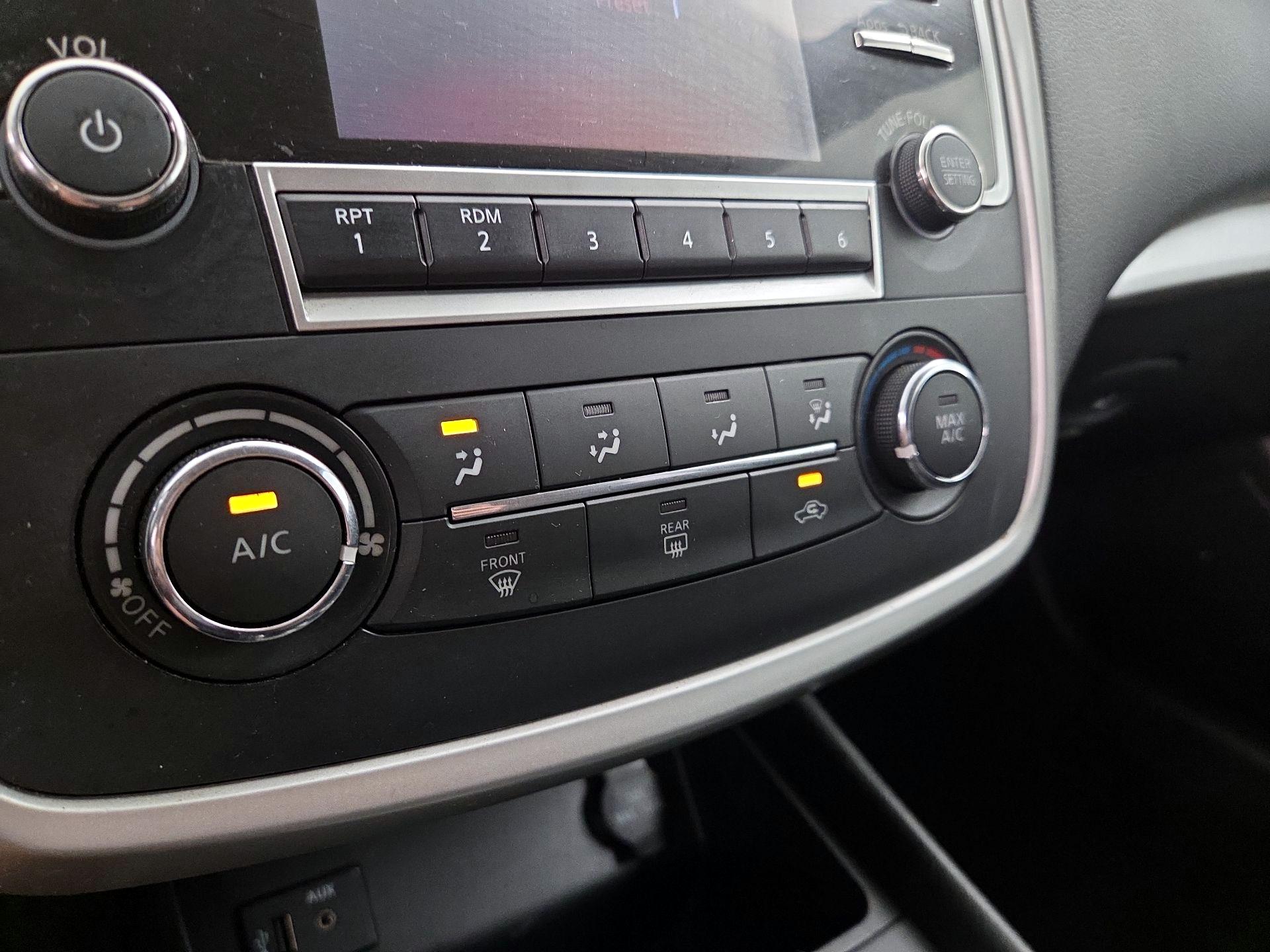 Thumbnail: 2016 Nissan Altima - 16