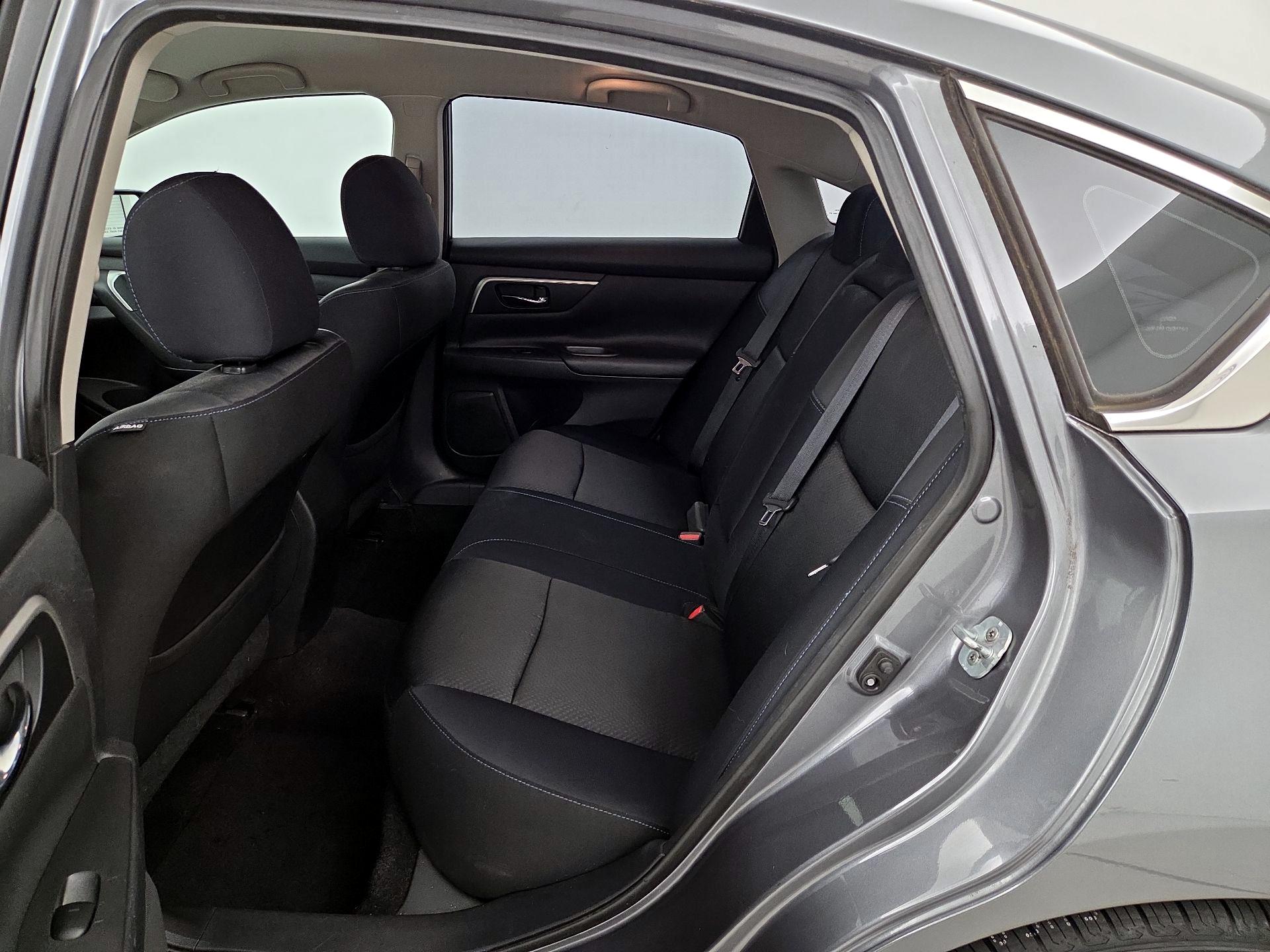 Thumbnail: 2016 Nissan Altima - 19