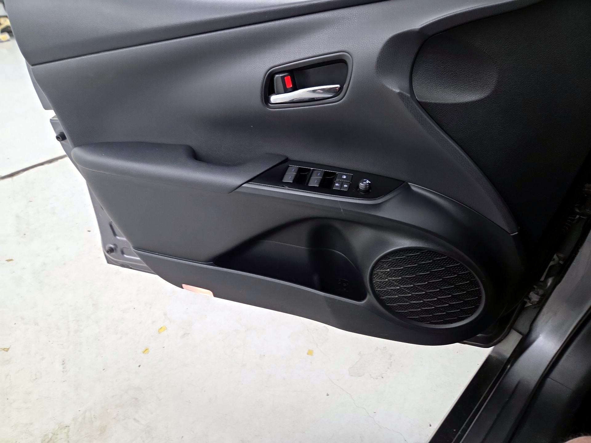 Thumbnail: 2019 Toyota Prius - 12