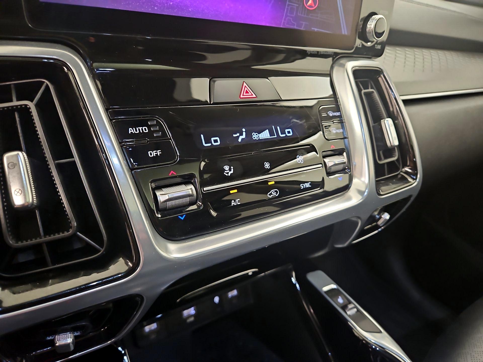 Thumbnail: 2023 Kia Sorento - 16