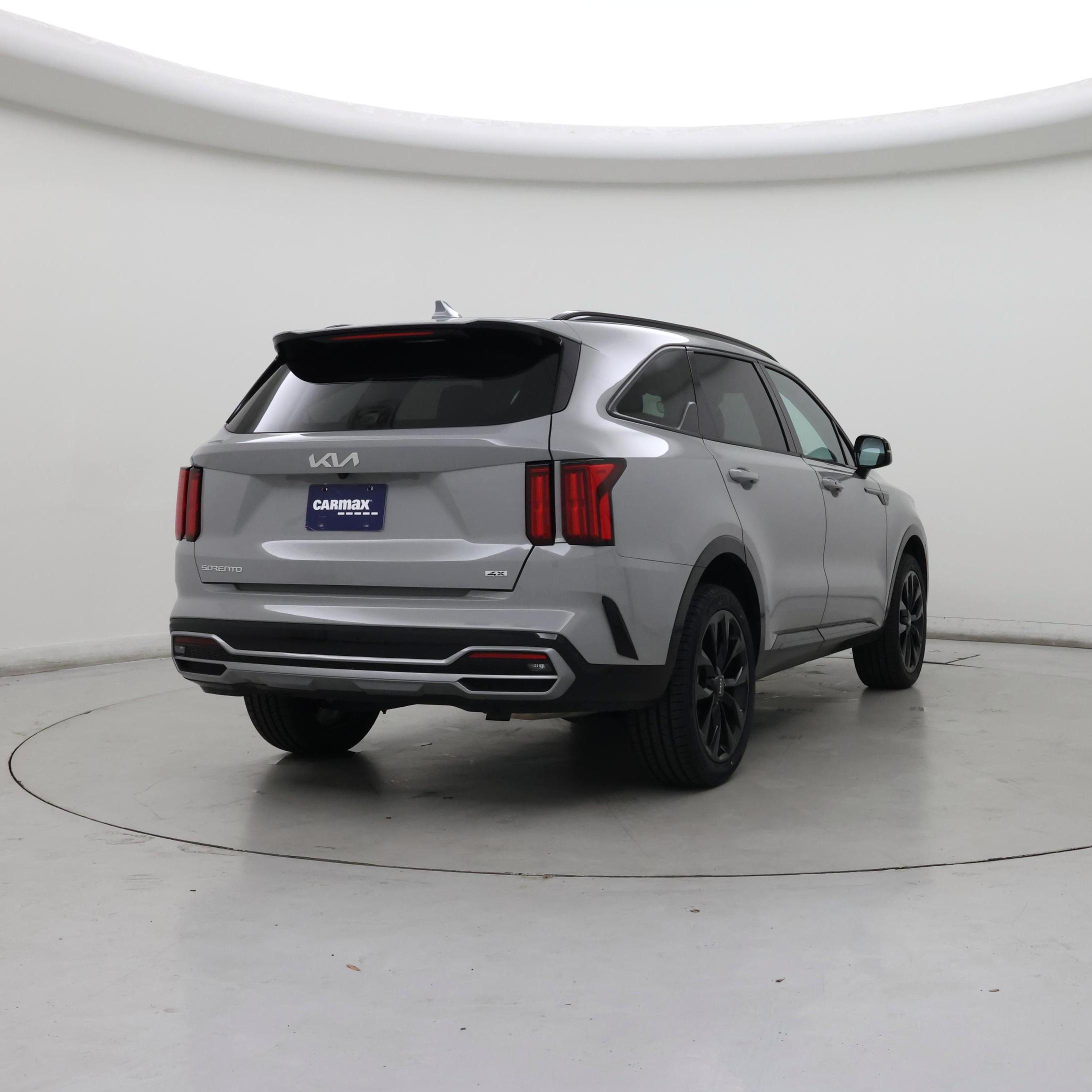 Thumbnail: 2023 Kia Sorento - 8