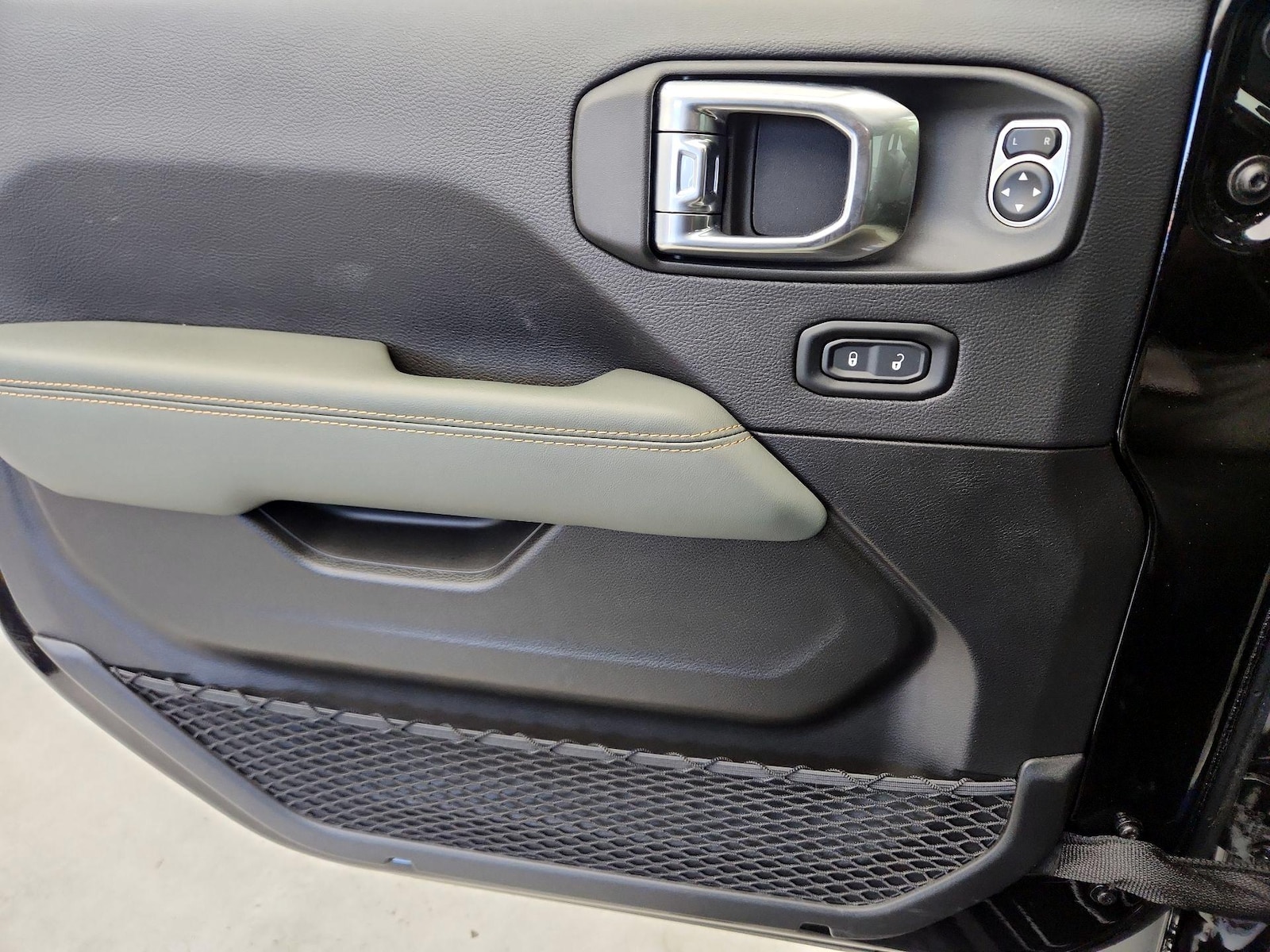 2025 Jeep Gladiator Mojave - Photo 13