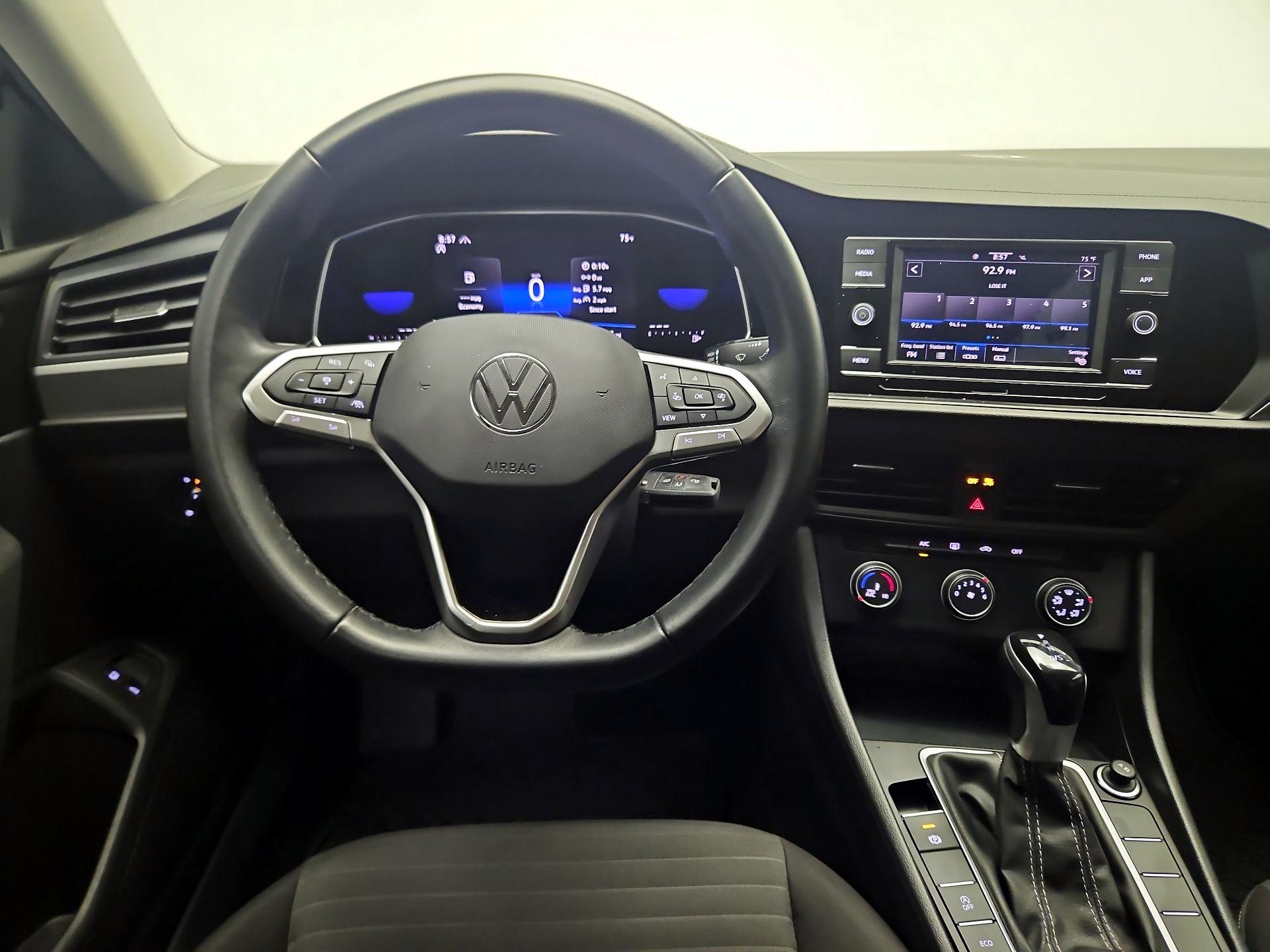 Thumbnail: 2023 Volkswagen Jetta - 10