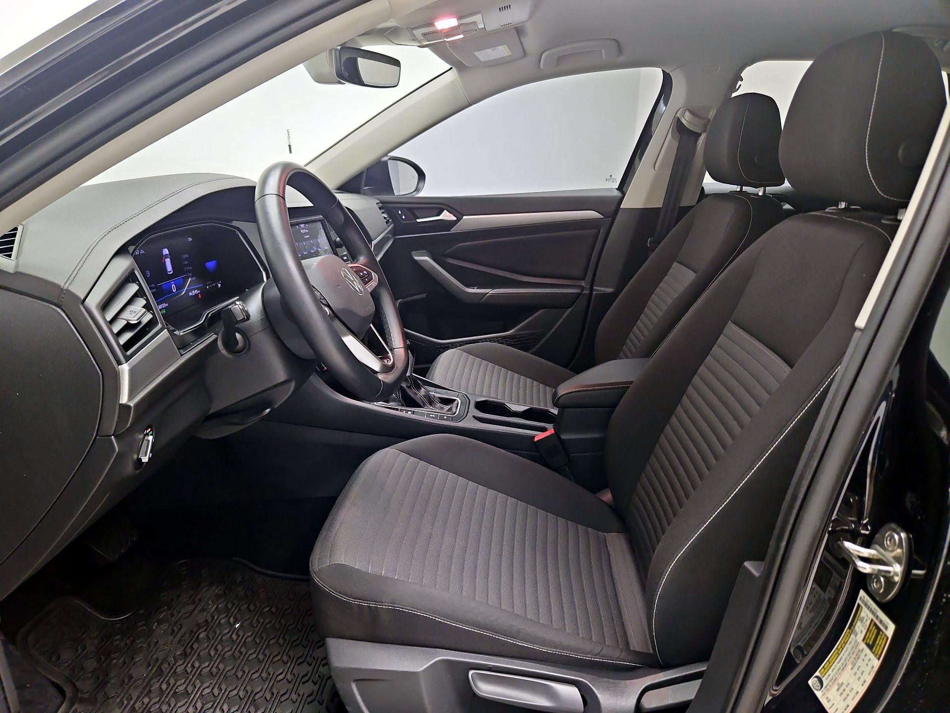 Thumbnail: 2023 Volkswagen Jetta - 11