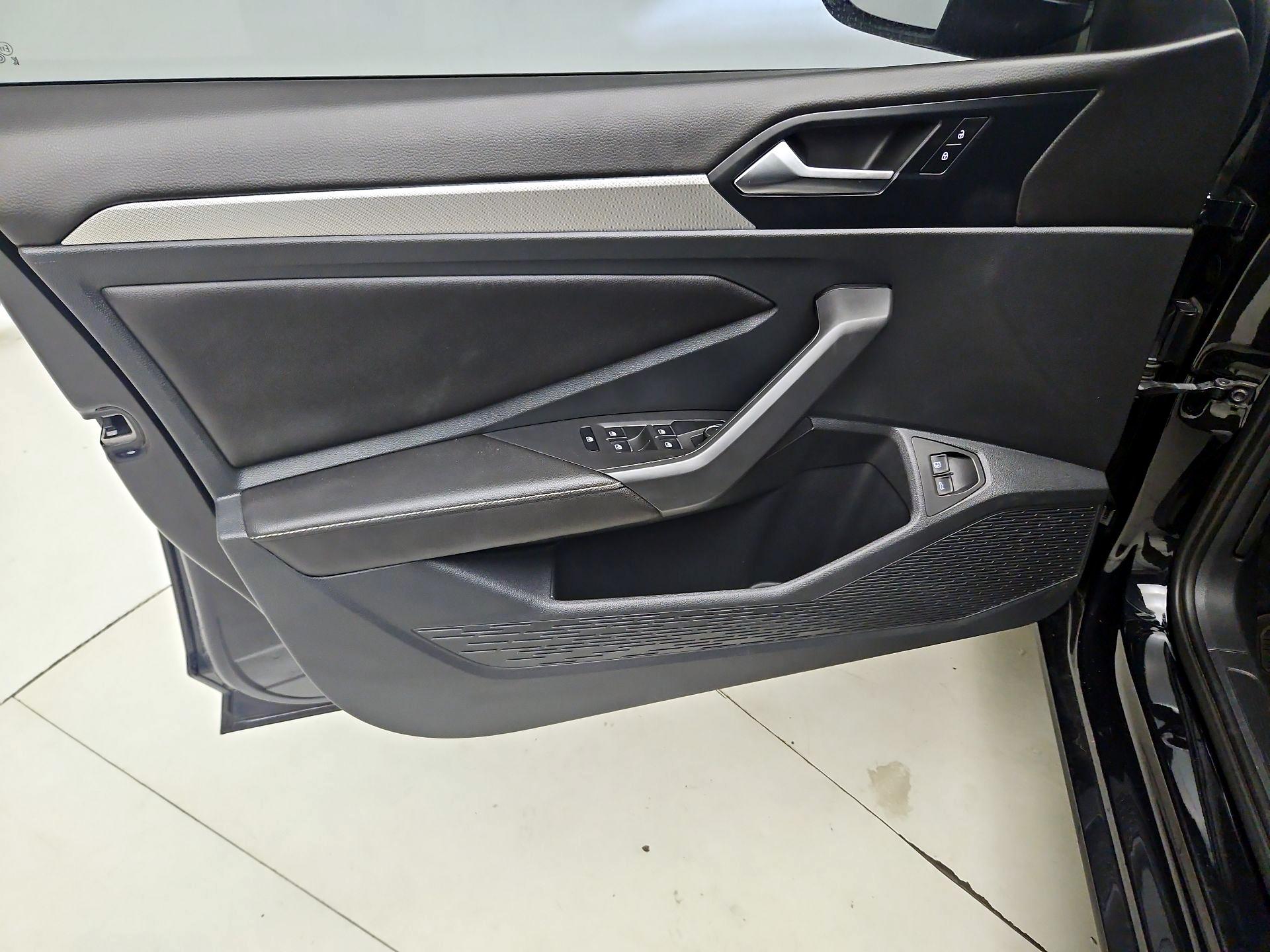 Thumbnail: 2023 Volkswagen Jetta - 12