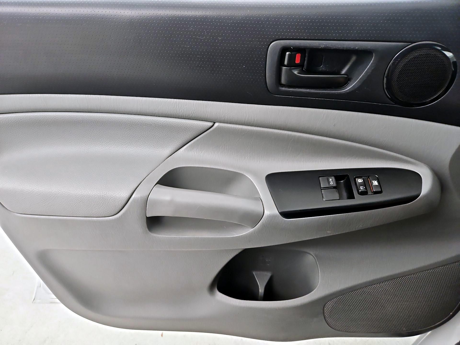 Thumbnail: 2015 Toyota Tacoma - 12