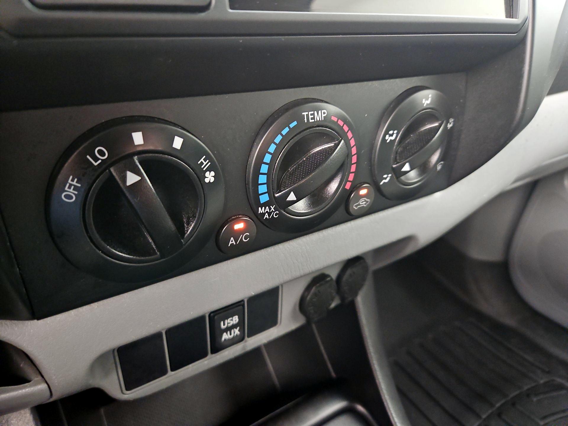 Thumbnail: 2015 Toyota Tacoma - 15
