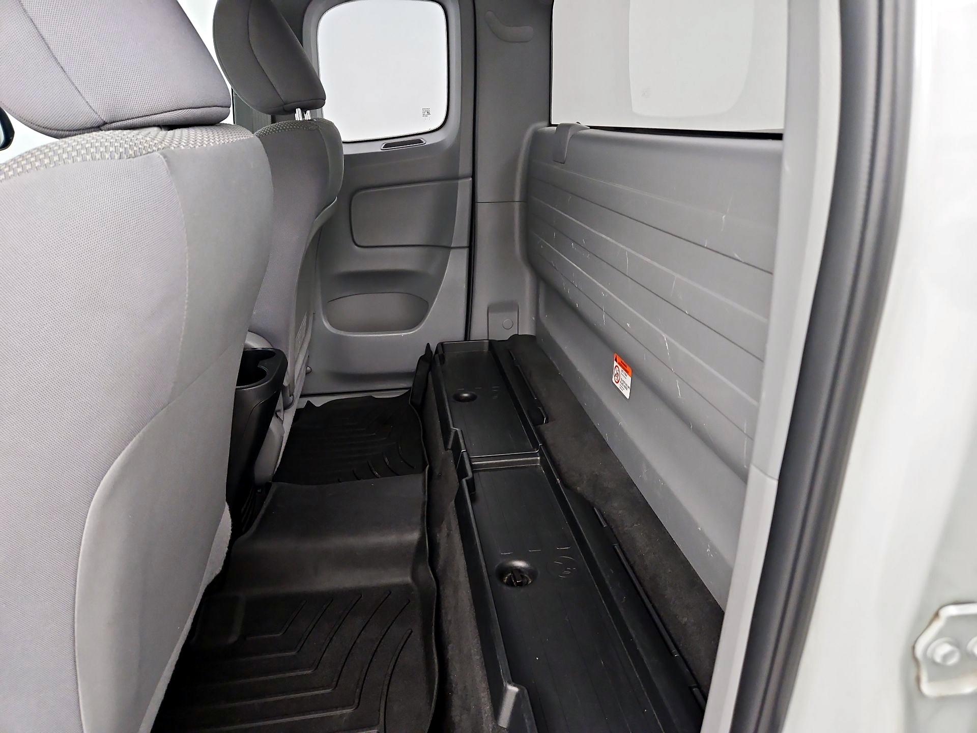 Thumbnail: 2015 Toyota Tacoma - 18