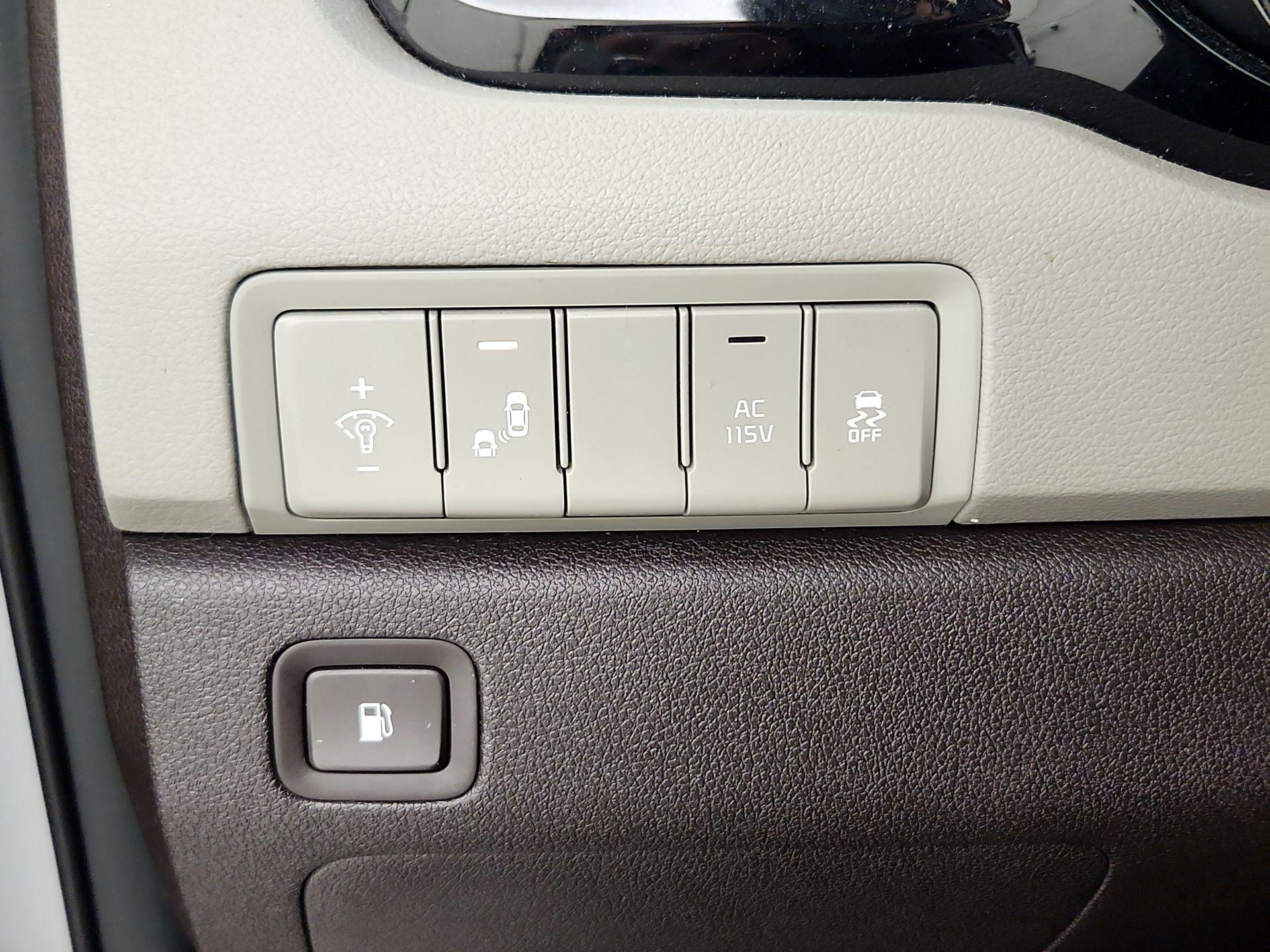 Thumbnail: 2016 Kia Sedona - 13