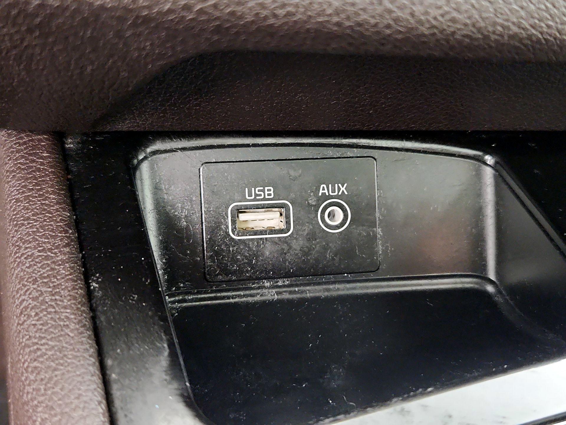 Thumbnail: 2016 Kia Sedona - 18