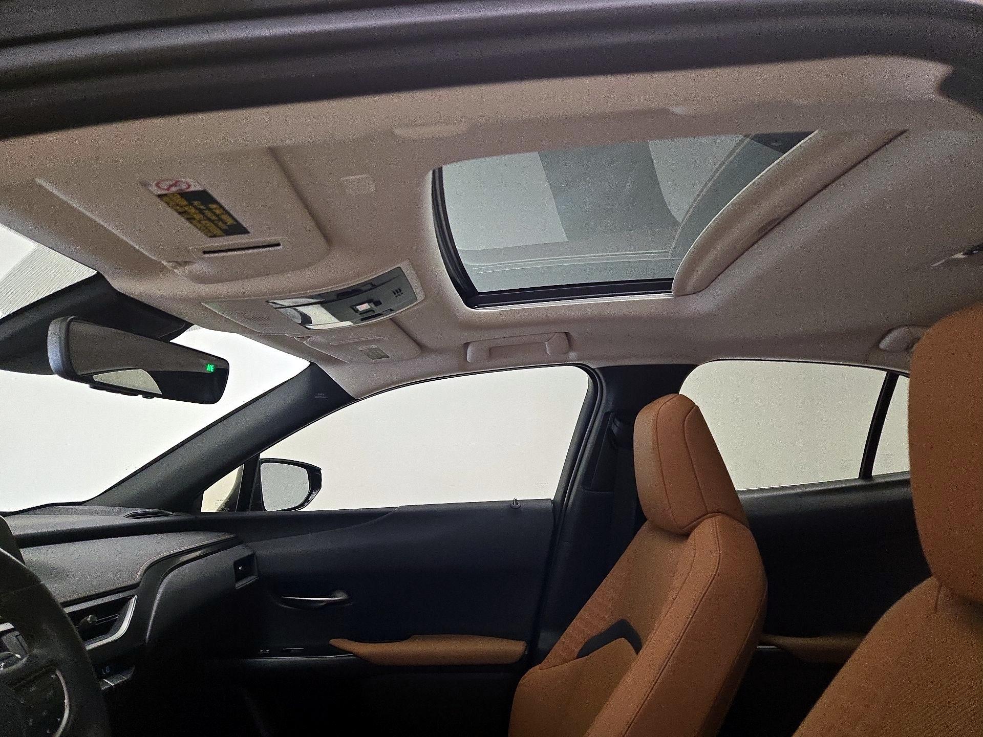 Thumbnail: 2019 Lexus UX - 19