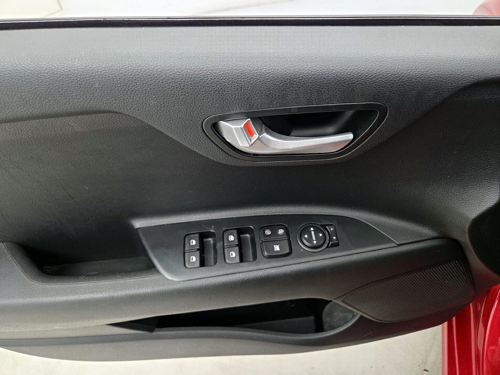 Thumbnail: 2020 Kia Rio - 12
