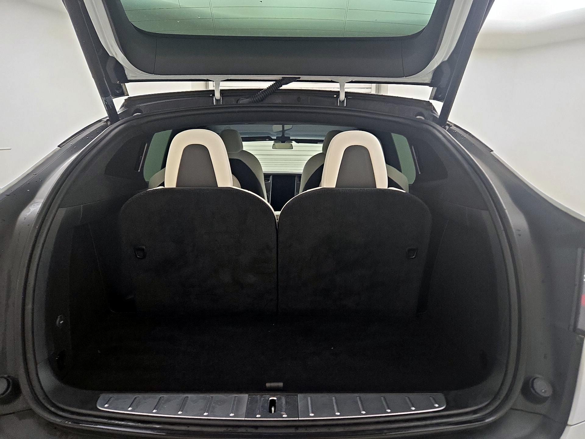 Thumbnail: 2020 Tesla Model X - 17