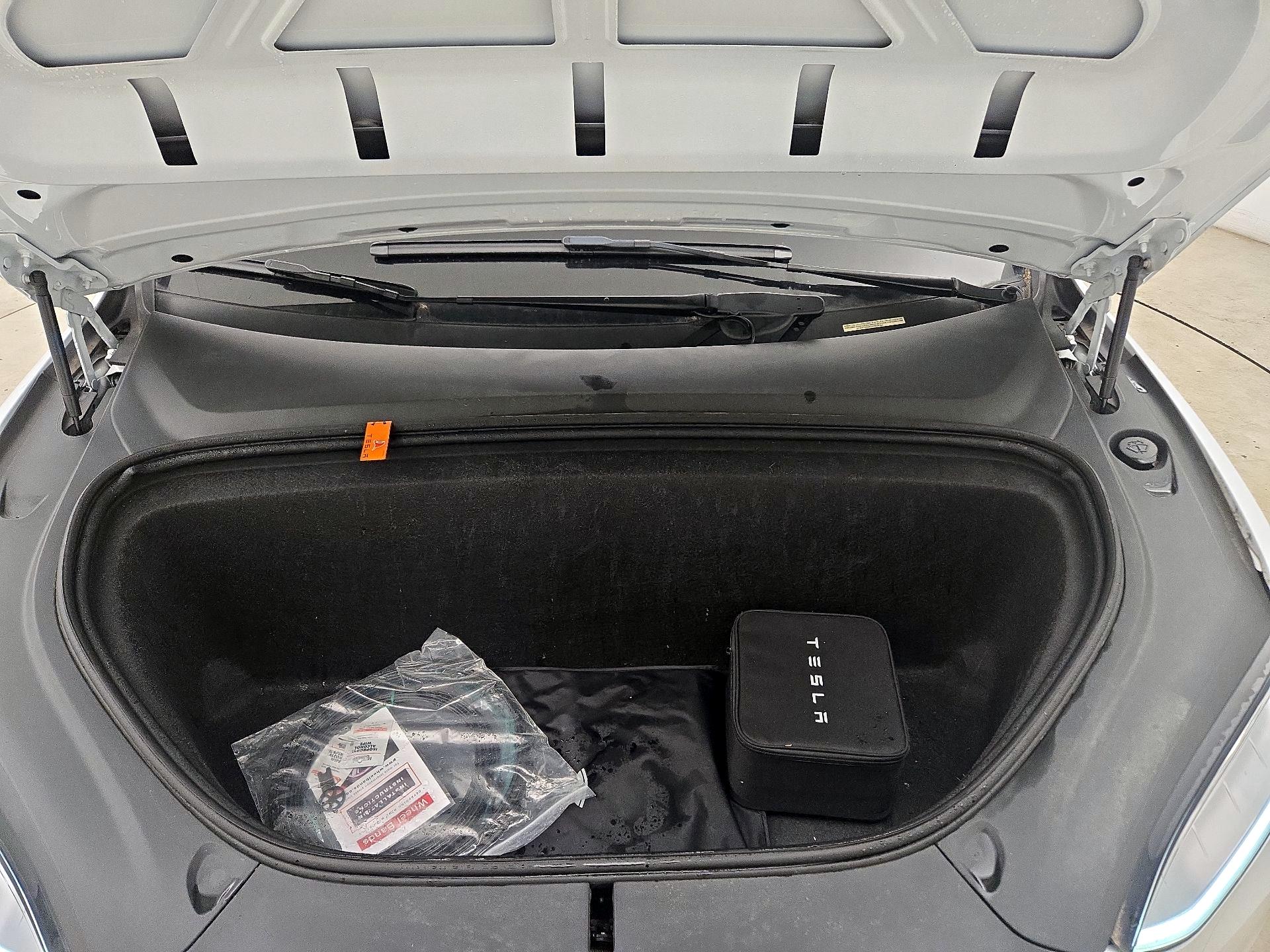 Thumbnail: 2020 Tesla Model X - 18