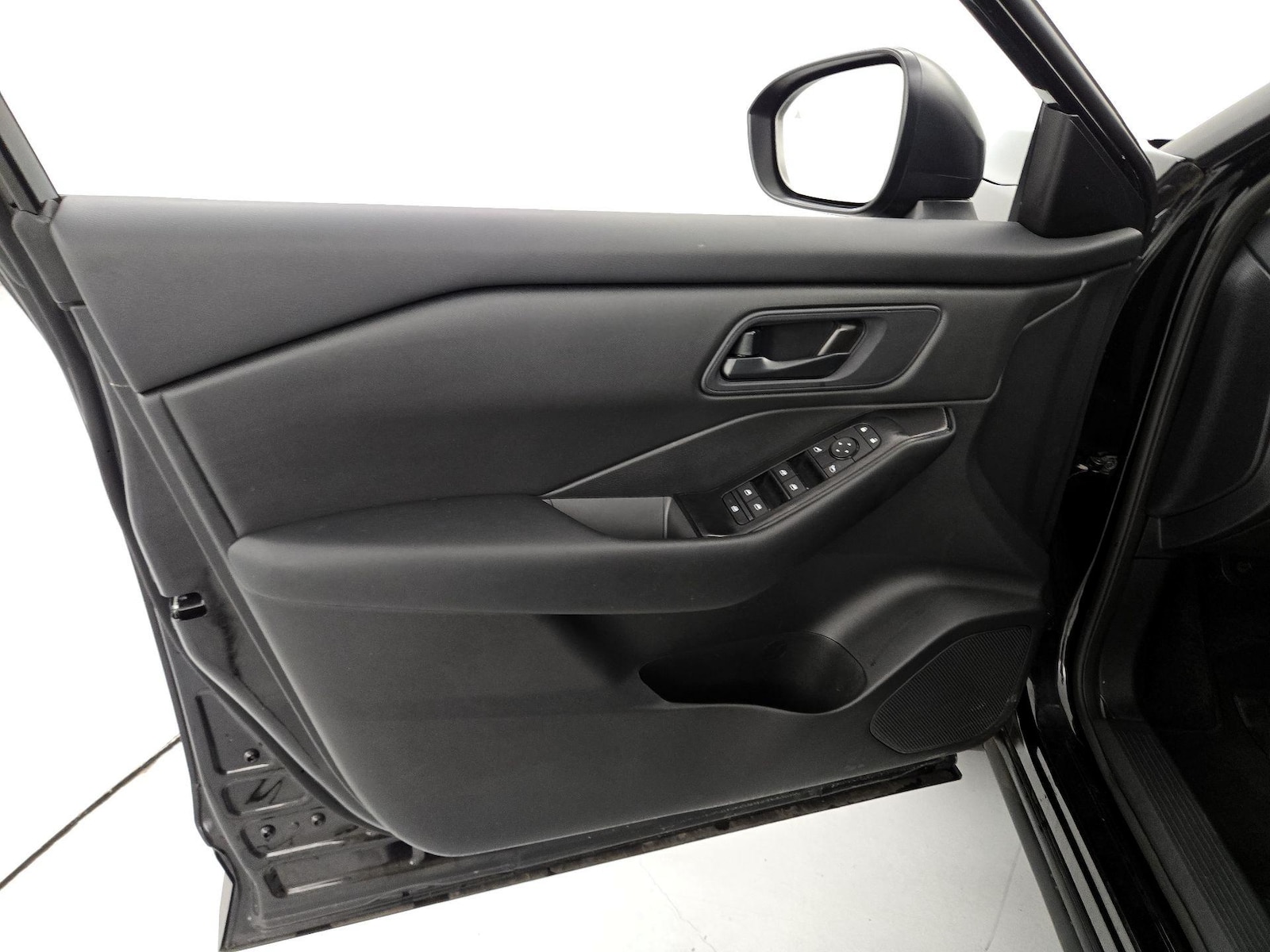 2025 Nissan Rogue S - Photo 13