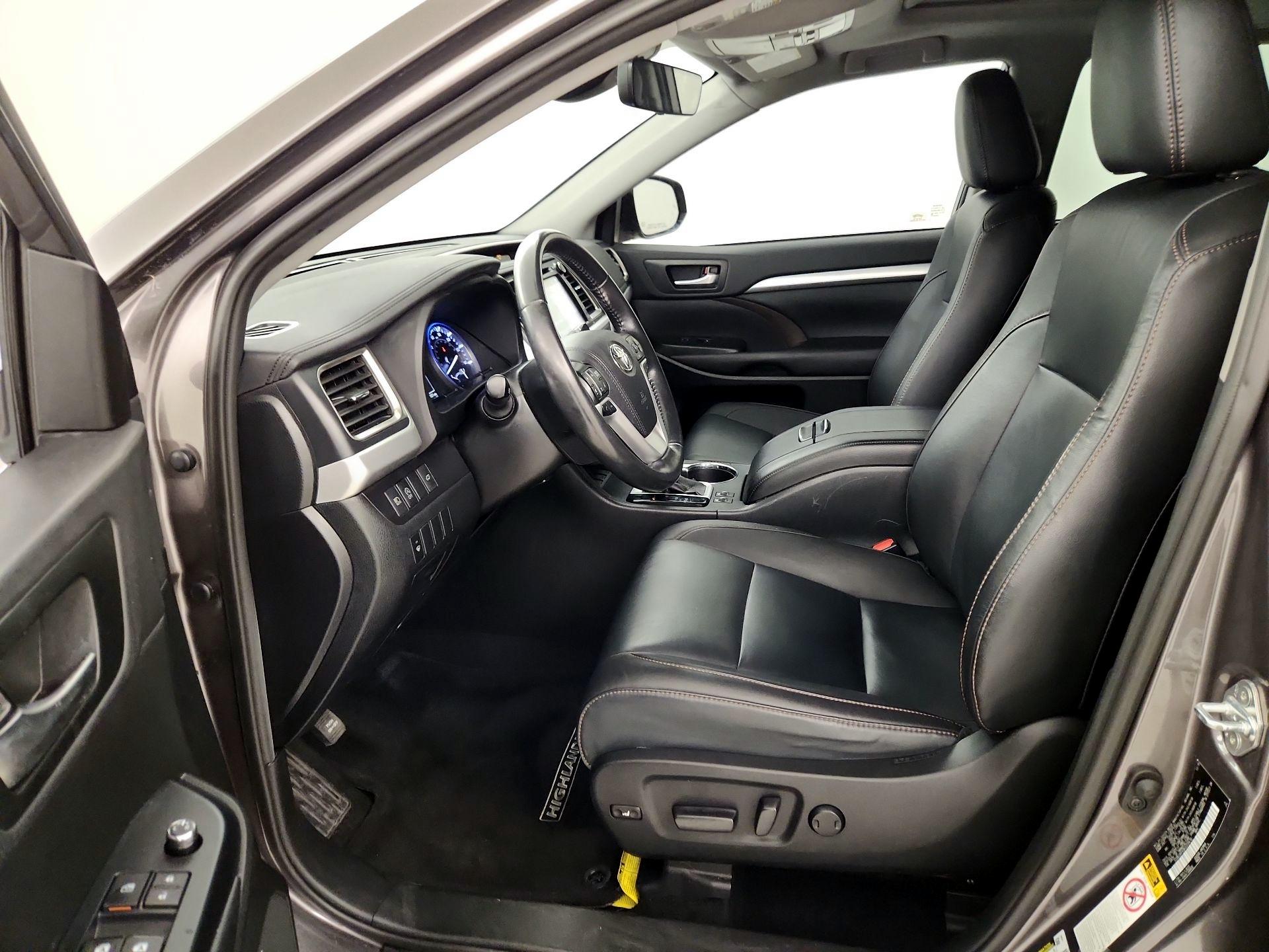 Thumbnail: 2019 Toyota Highlander - 11