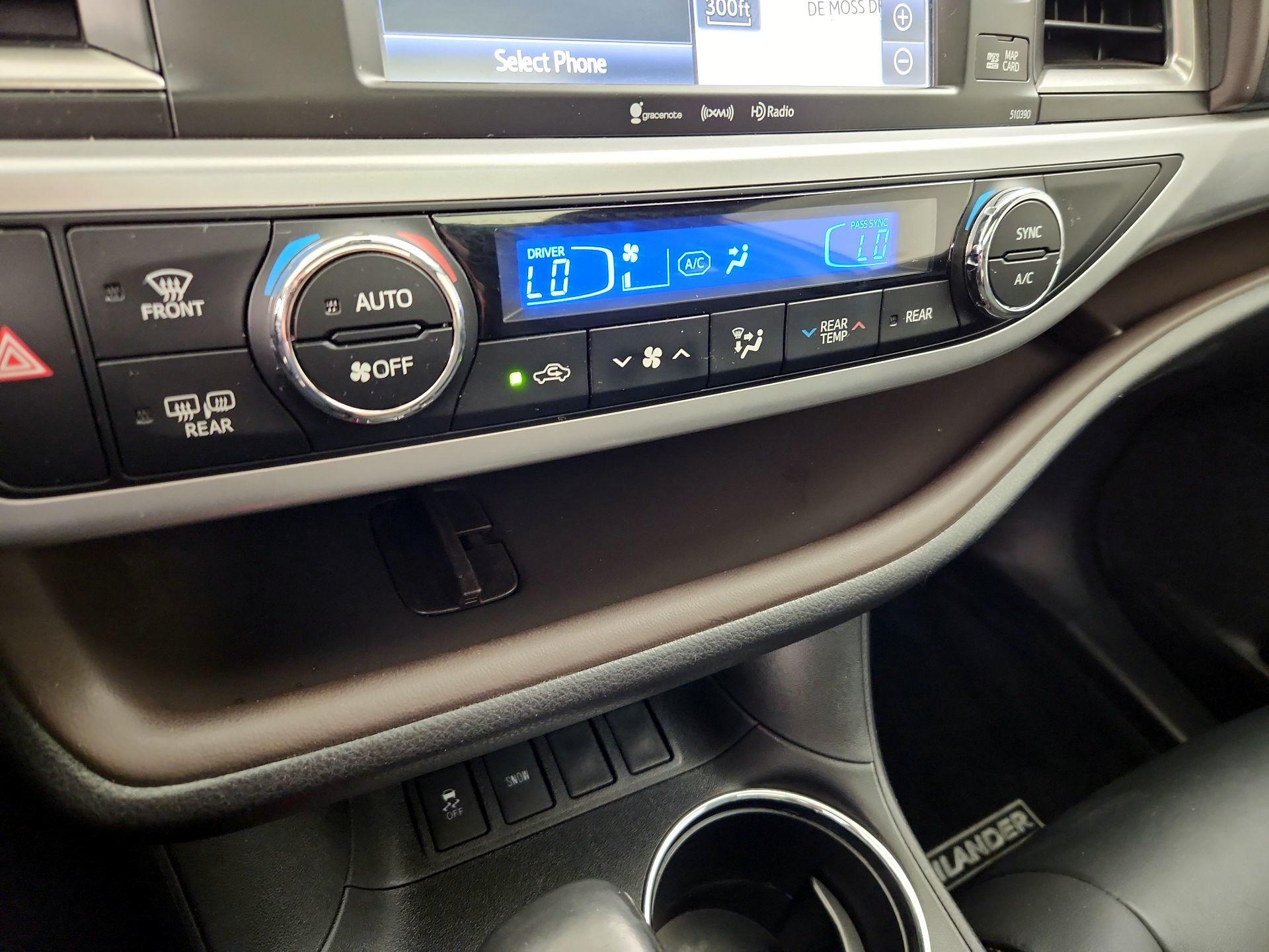 Thumbnail: 2019 Toyota Highlander - 17