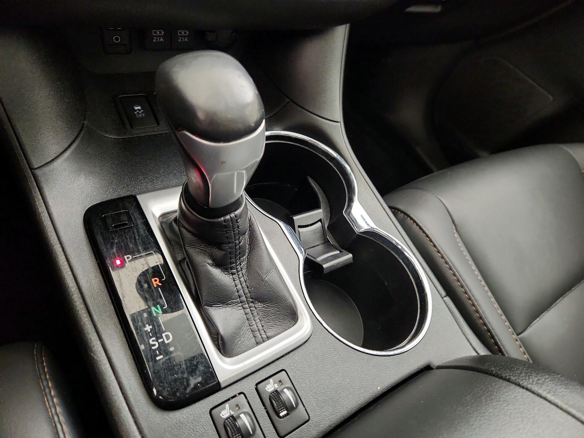 Thumbnail: 2019 Toyota Highlander - 18