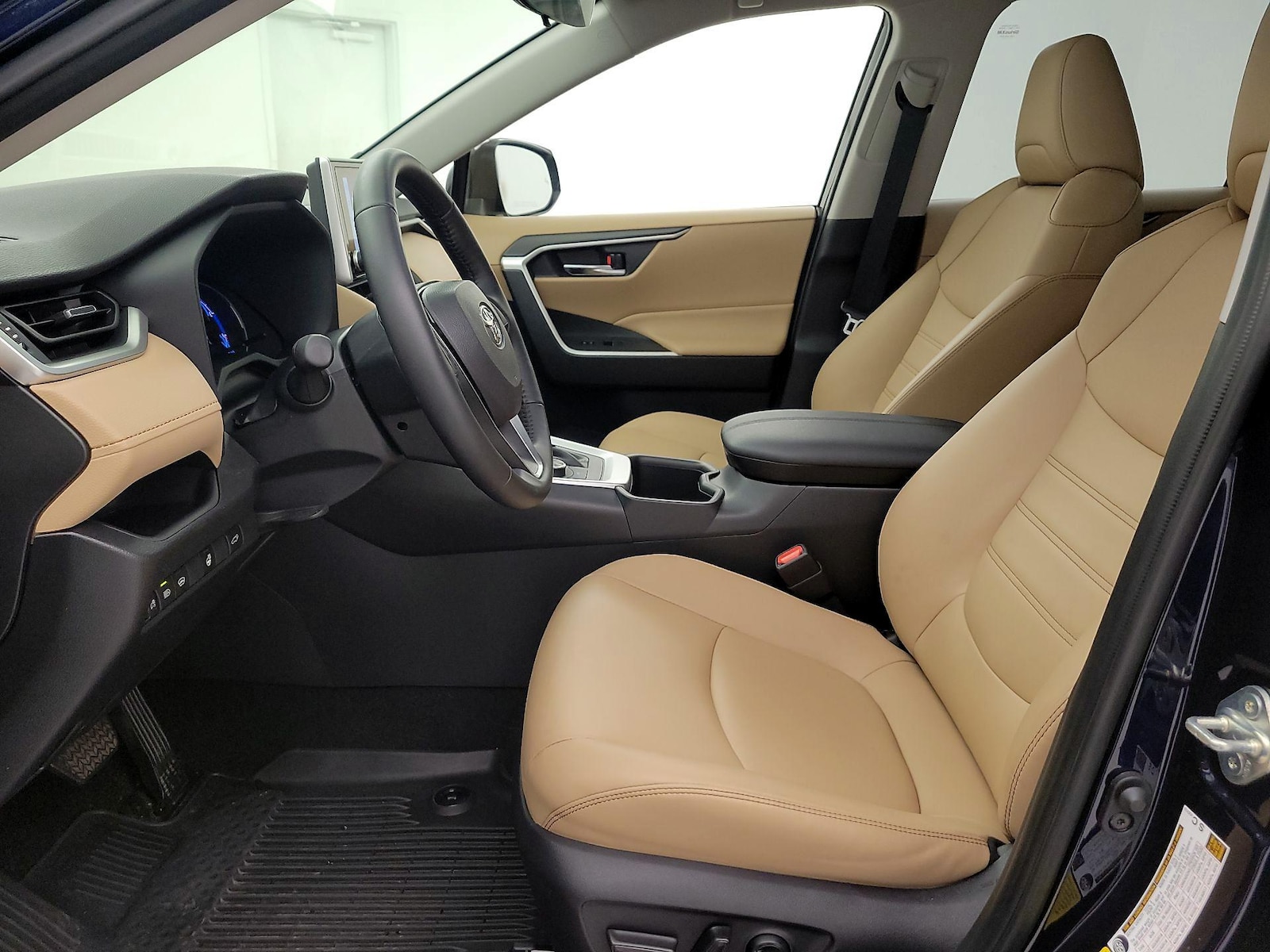 2025 Toyota RAV4 XLE Premium - Photo 12