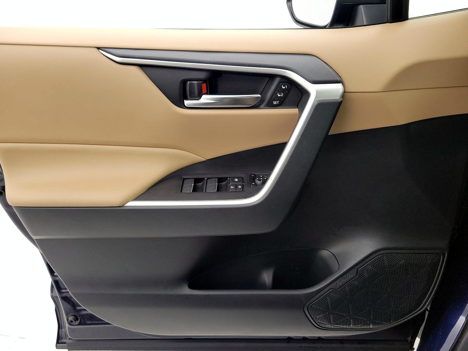 2025 Toyota RAV4 XLE Premium - Photo 13
