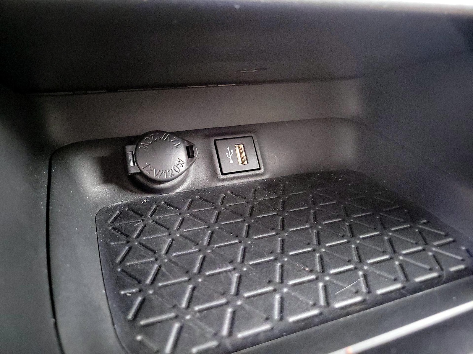 2025 Toyota RAV4 XLE Premium - Photo 19