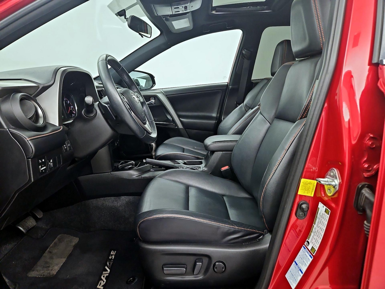 2016 Toyota RAV4 SE - Photo 12