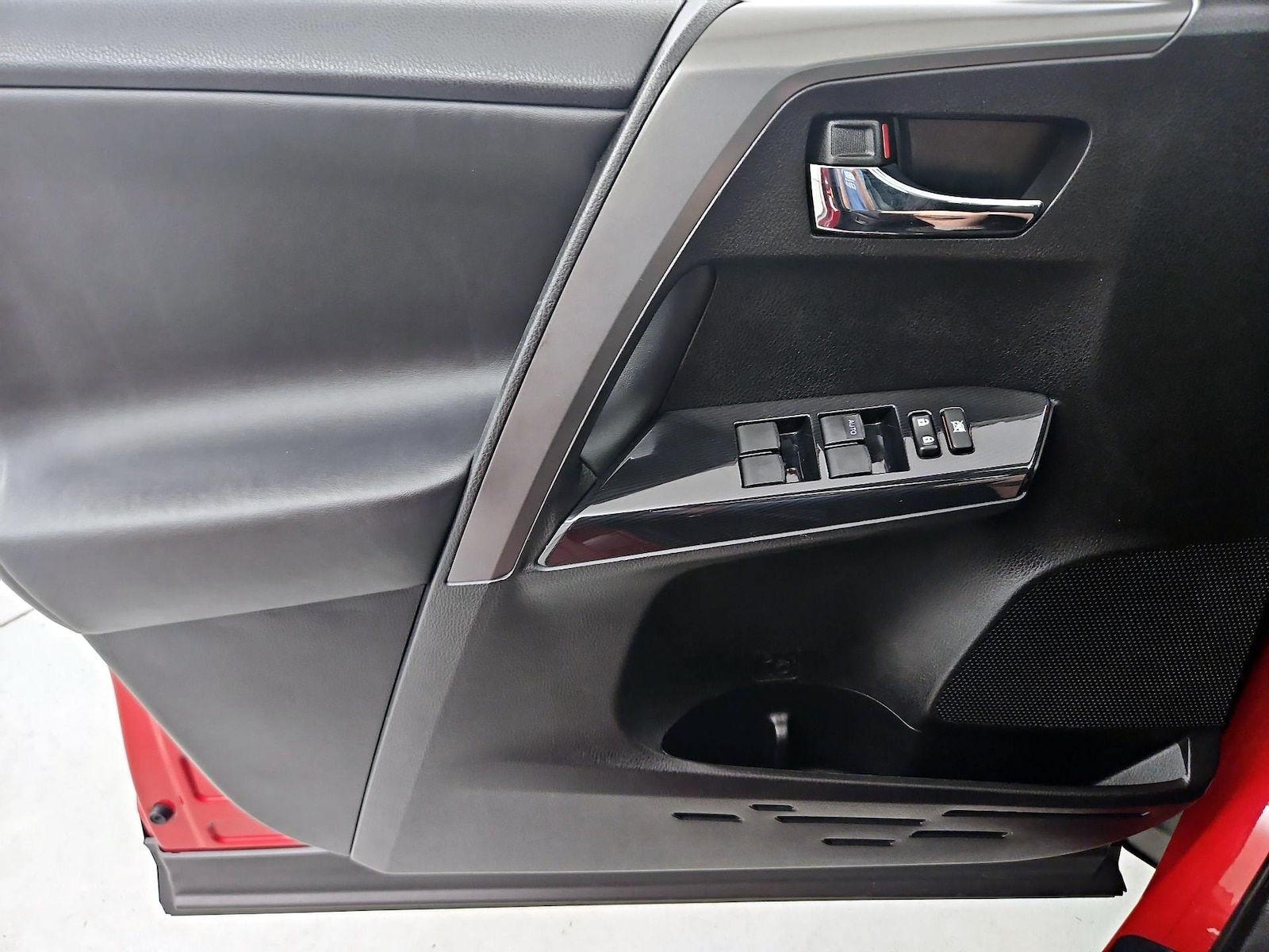 2016 Toyota RAV4 SE - Photo 13