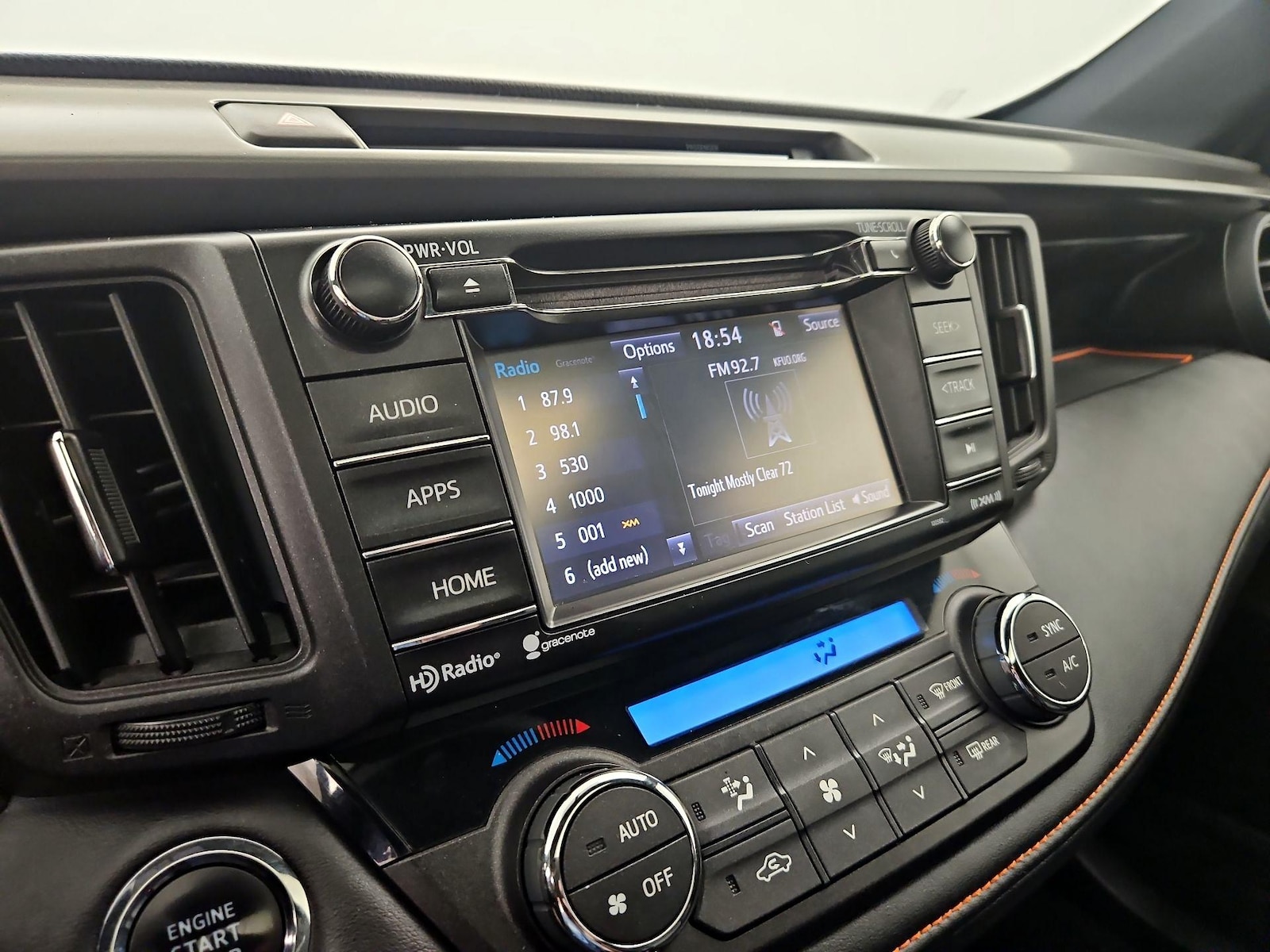 2016 Toyota RAV4 SE - Photo 16