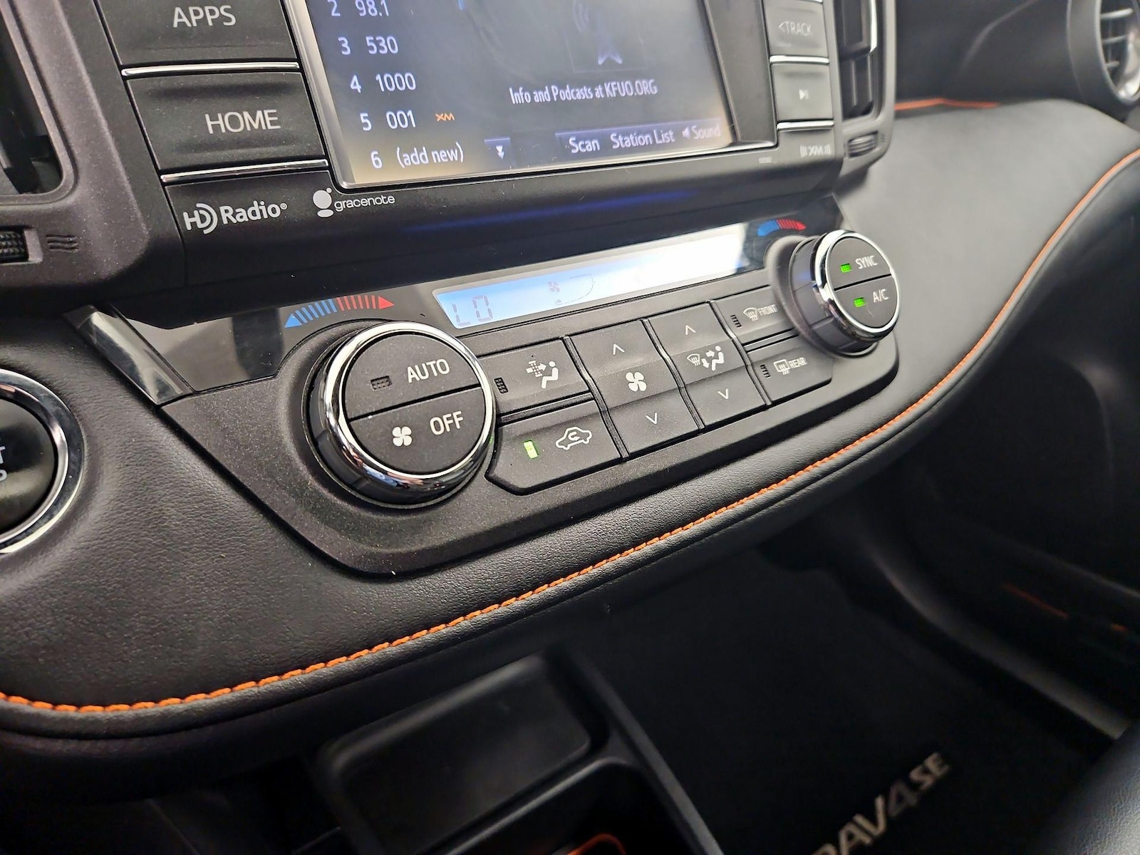 2016 Toyota RAV4 SE - Photo 17