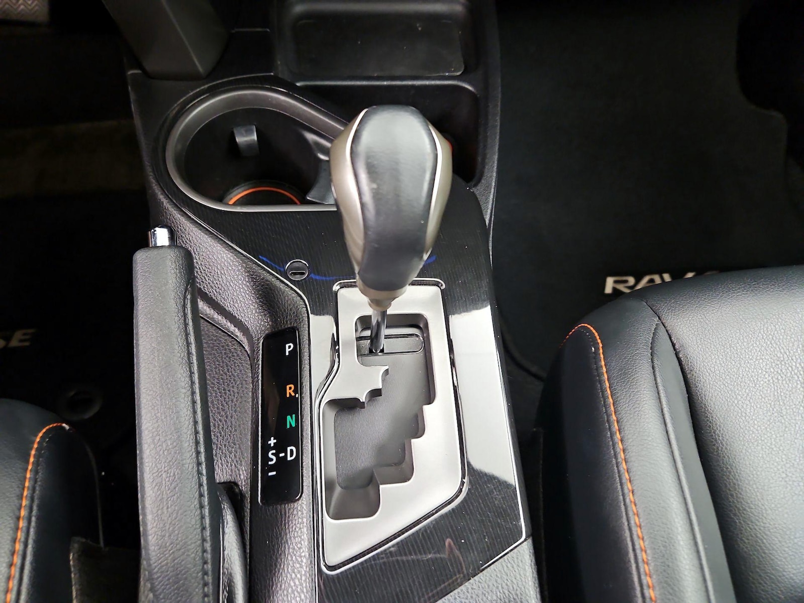 2016 Toyota RAV4 SE - Photo 18